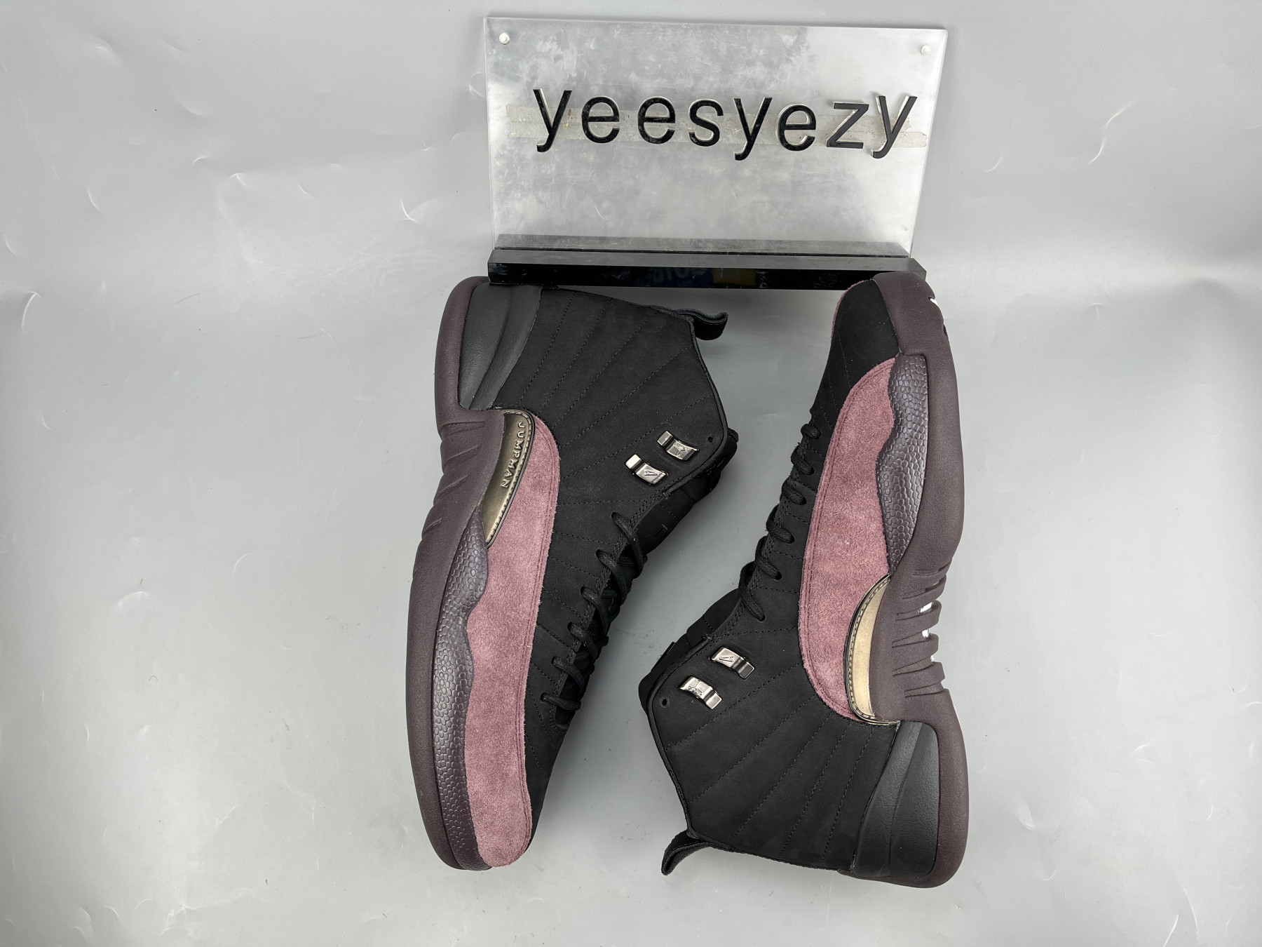 UA A MA MANIÃ‰RE X WMNS AIR JORDAN 12 RETRO 