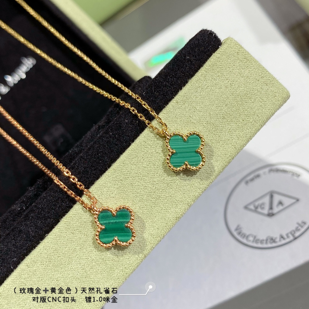 V*n Cl**f & Arpels Mini Four-Leaf Clover Necklace Diameter approx 1.0cm, Chain length approx 40+5cm