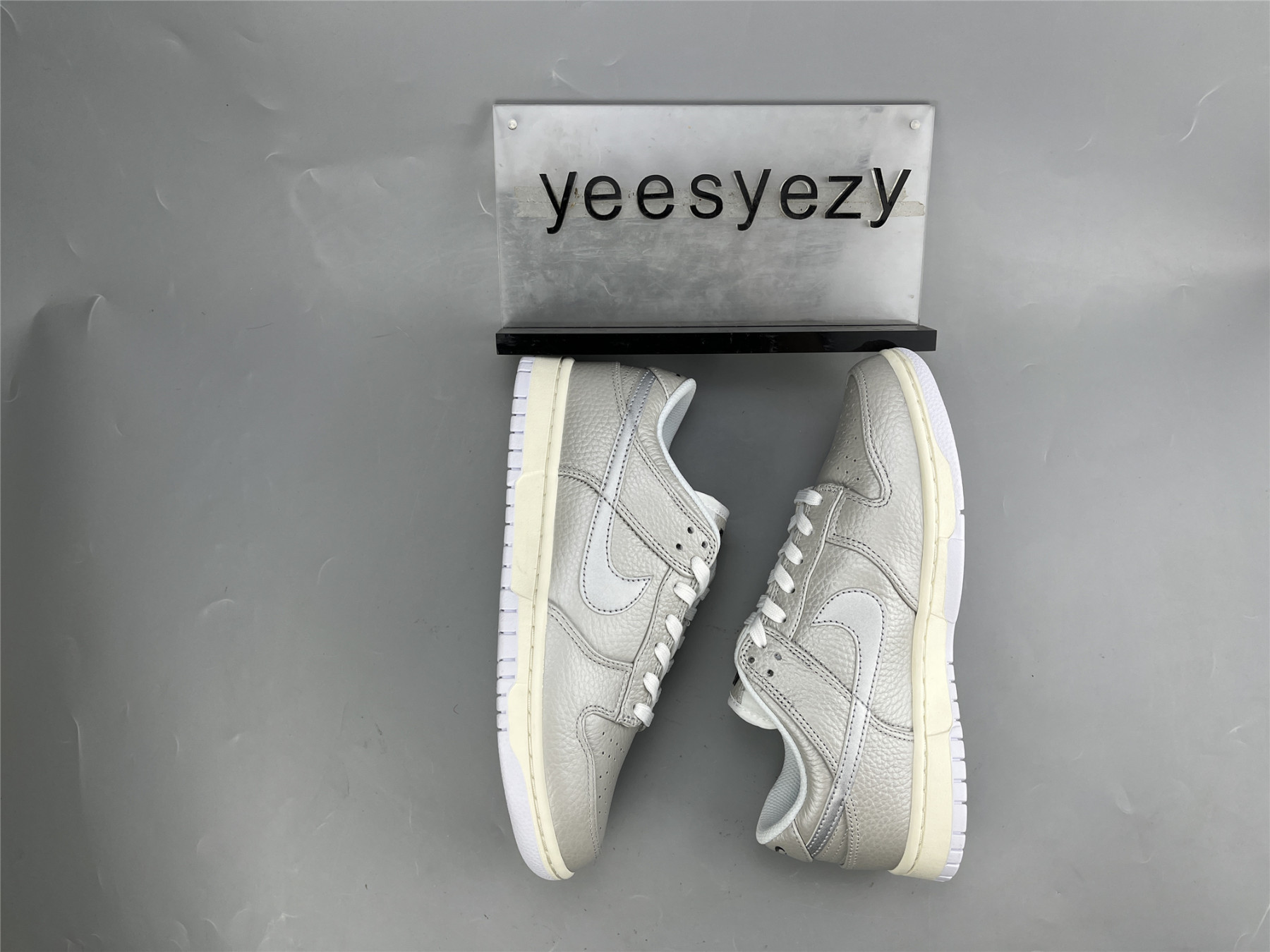 UA NIKE DUNK LOW SE 