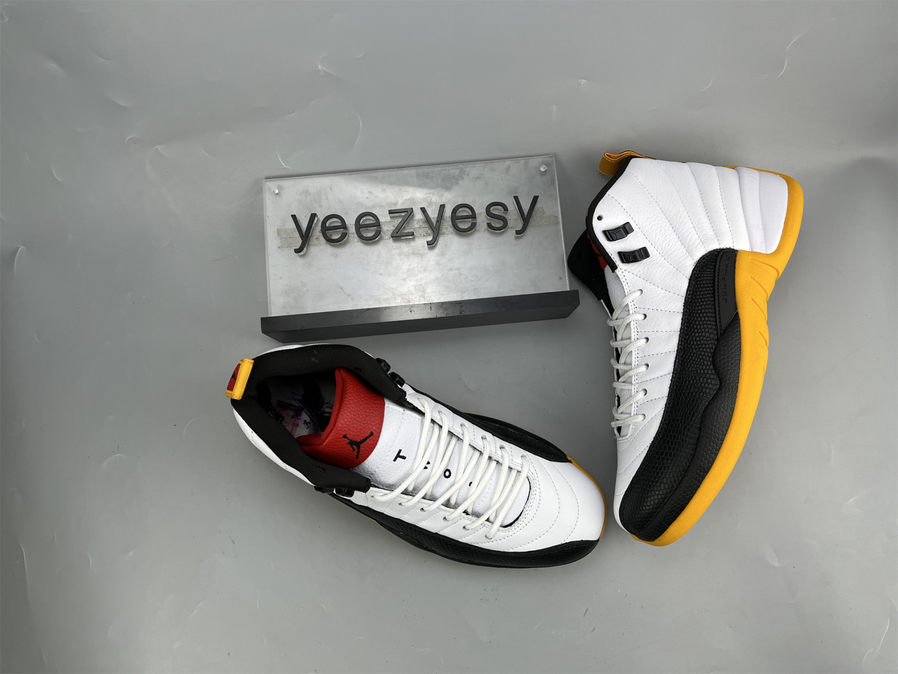 UA AIR JORDAN 12 RETRO 