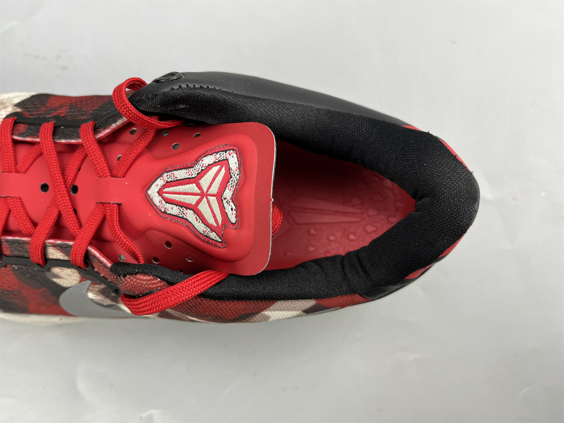 UA NIKE KOBE 8 SYSTEM 