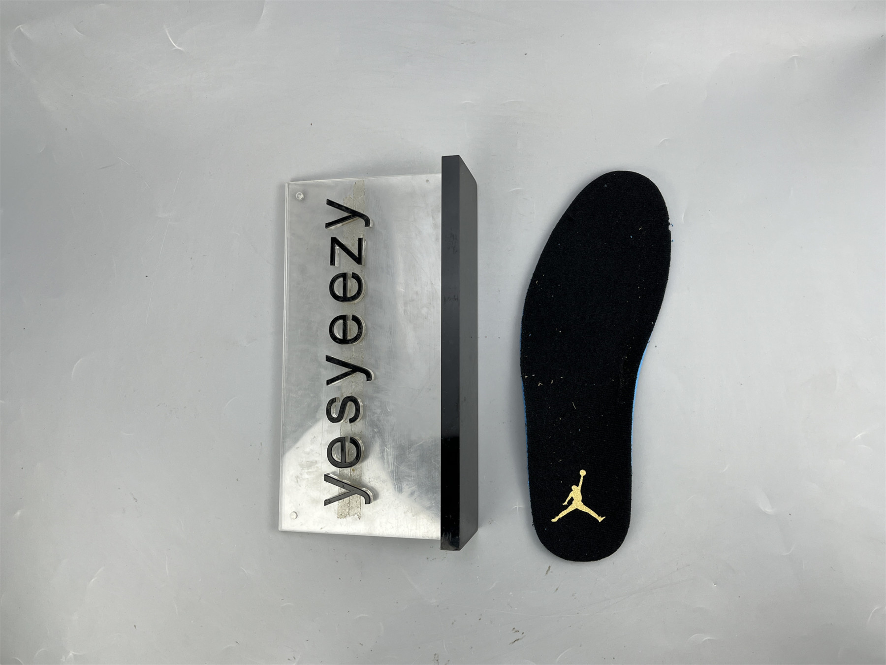 UA AIR JORDAN 1 LOW SE GS 