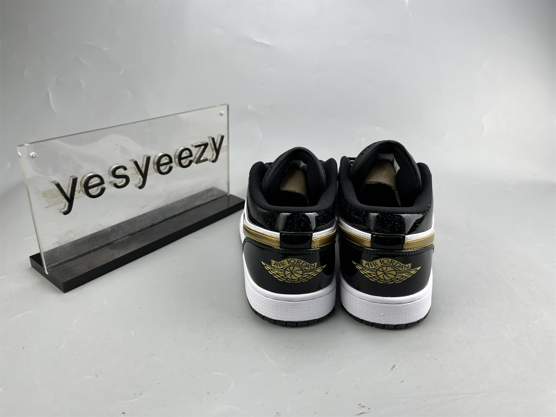 UA AIR JORDAN 1 LOW SE GS 