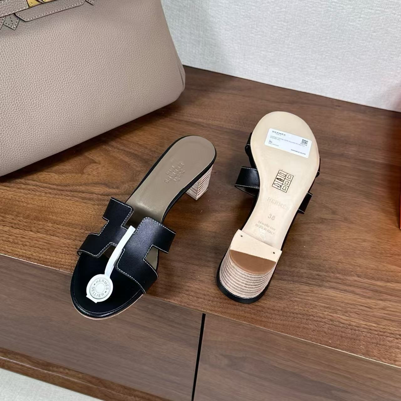 UA H**me5 Oasis Sandal