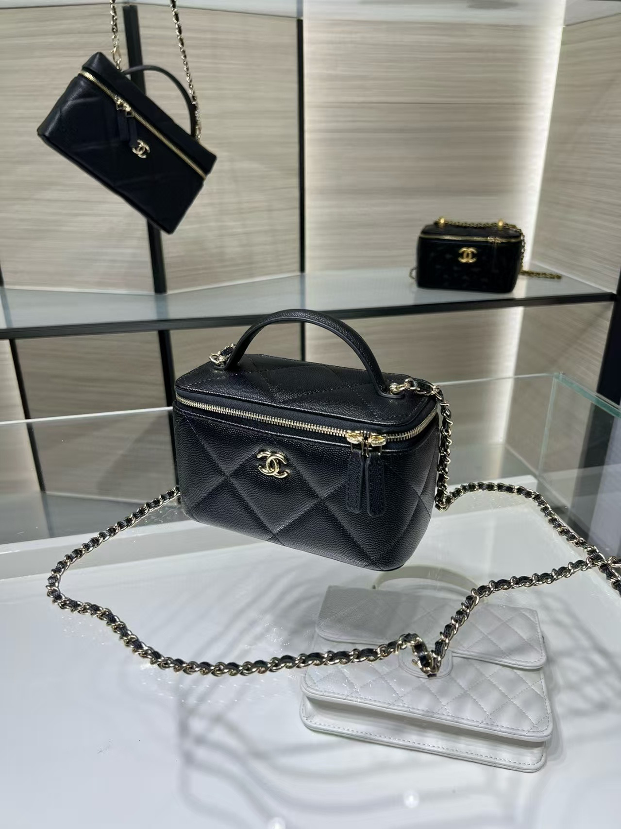 Ch**el Vanity With Chain AP4933 17x9.5x8cm