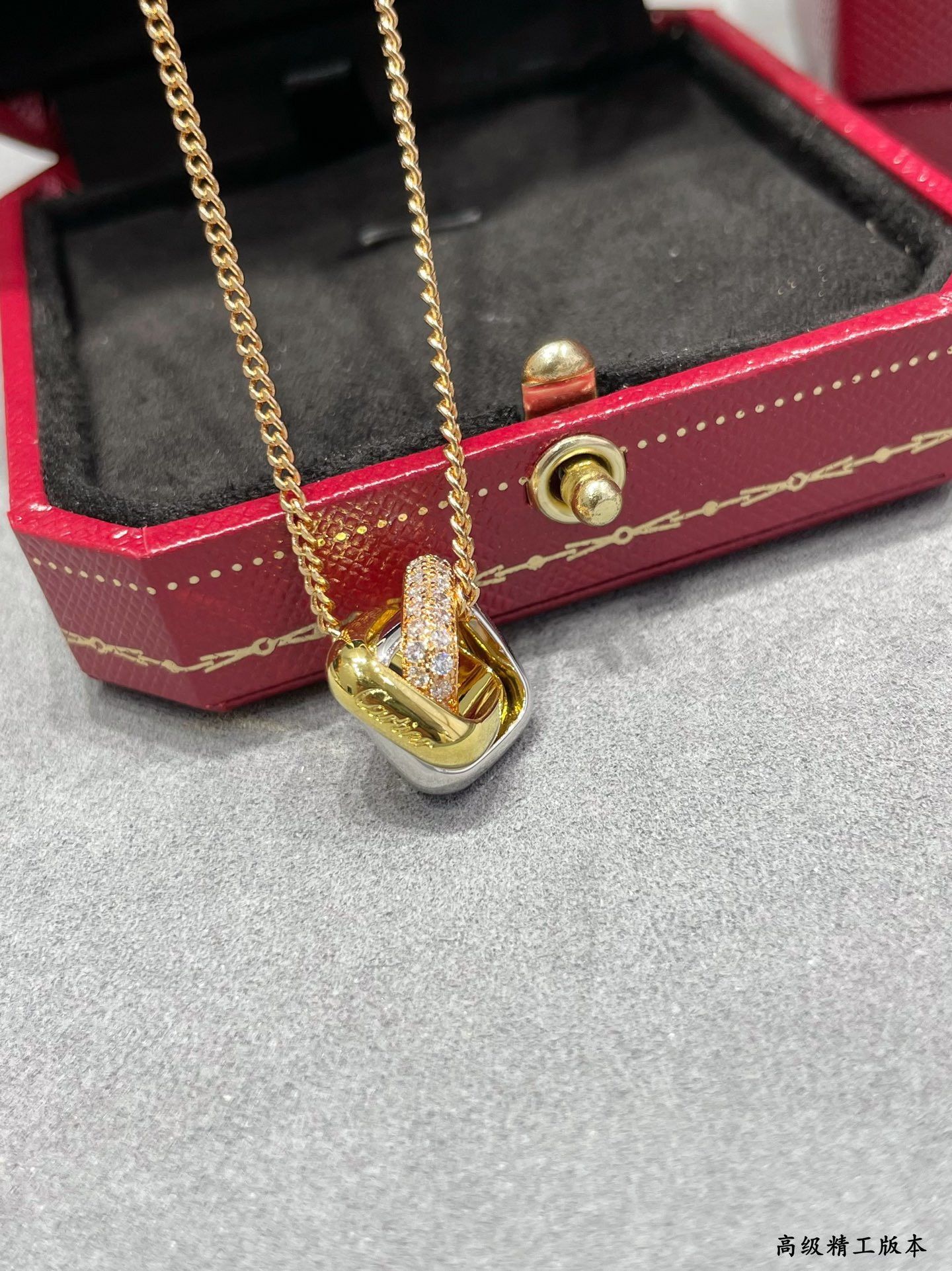 Ca*t1er square triple-ring Necklace