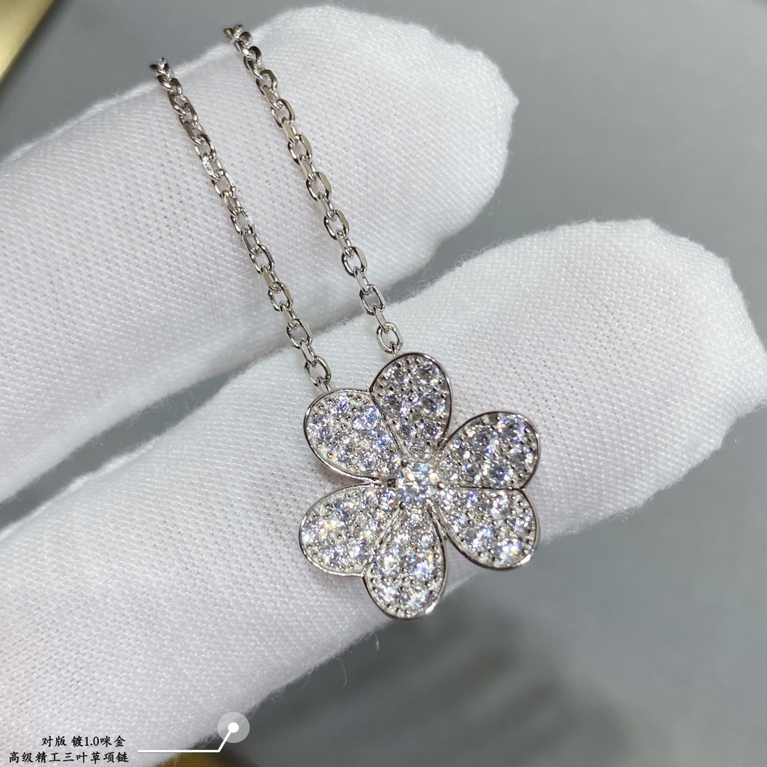 V*n Cl**f & Arpels Full D1am0nd clover Necklace