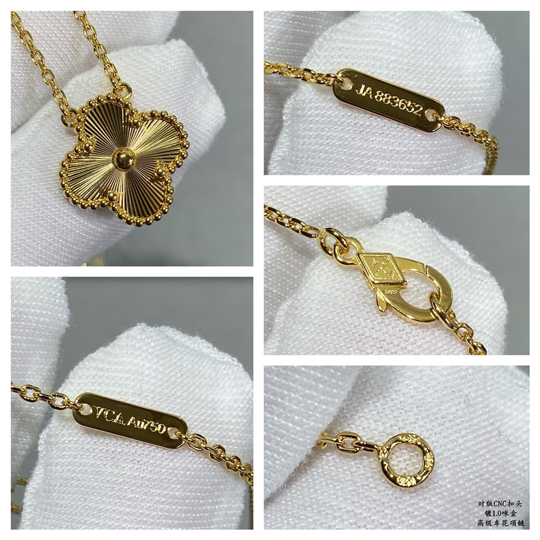 V*n Cl**f & Arpels Medium Classic Four Leaf Clover Necklace Diameter approx 1.5cm,Chain length approx 40+5cm
