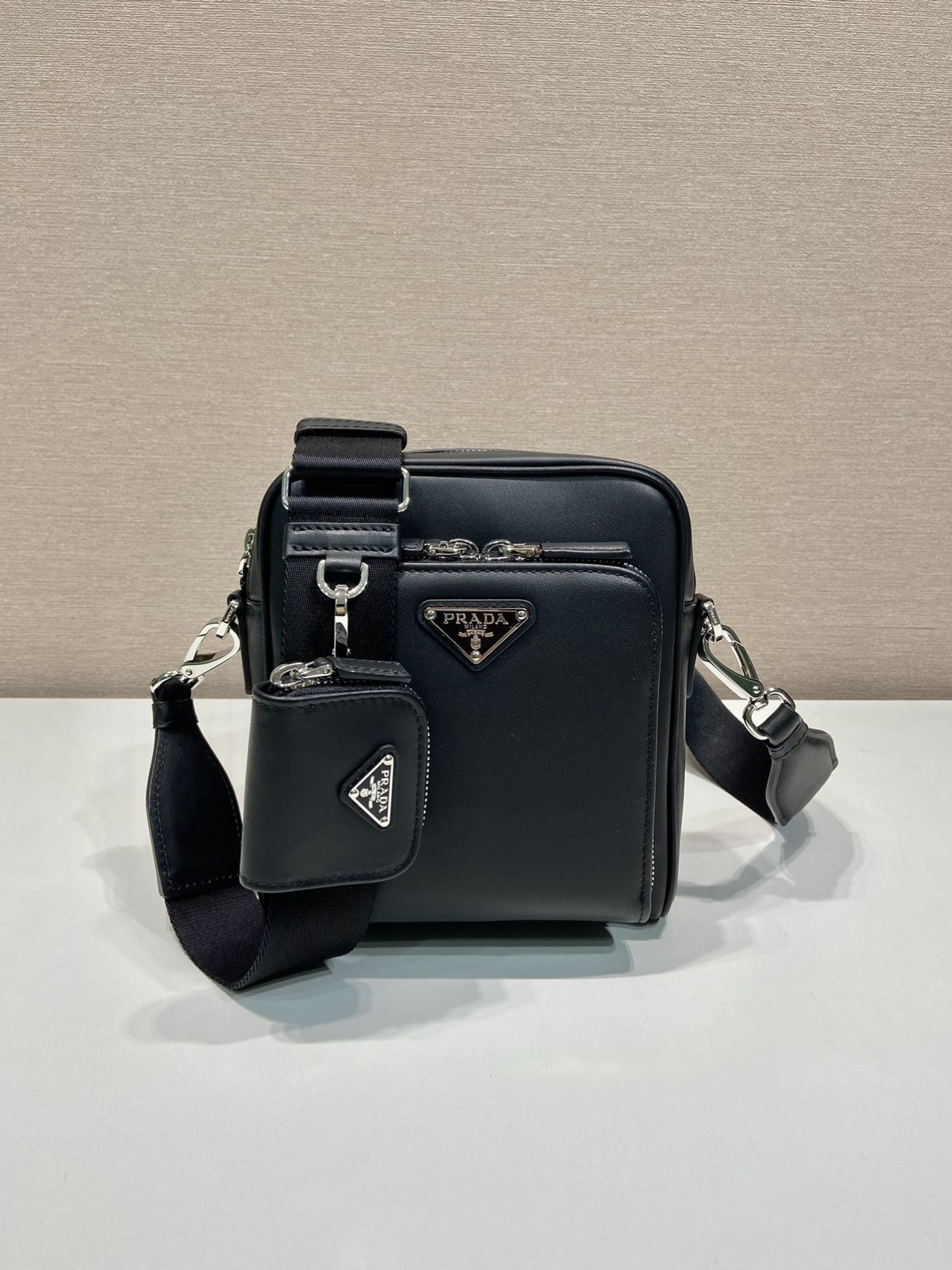 Pra*a Leather Bag 16x18.5x5cm