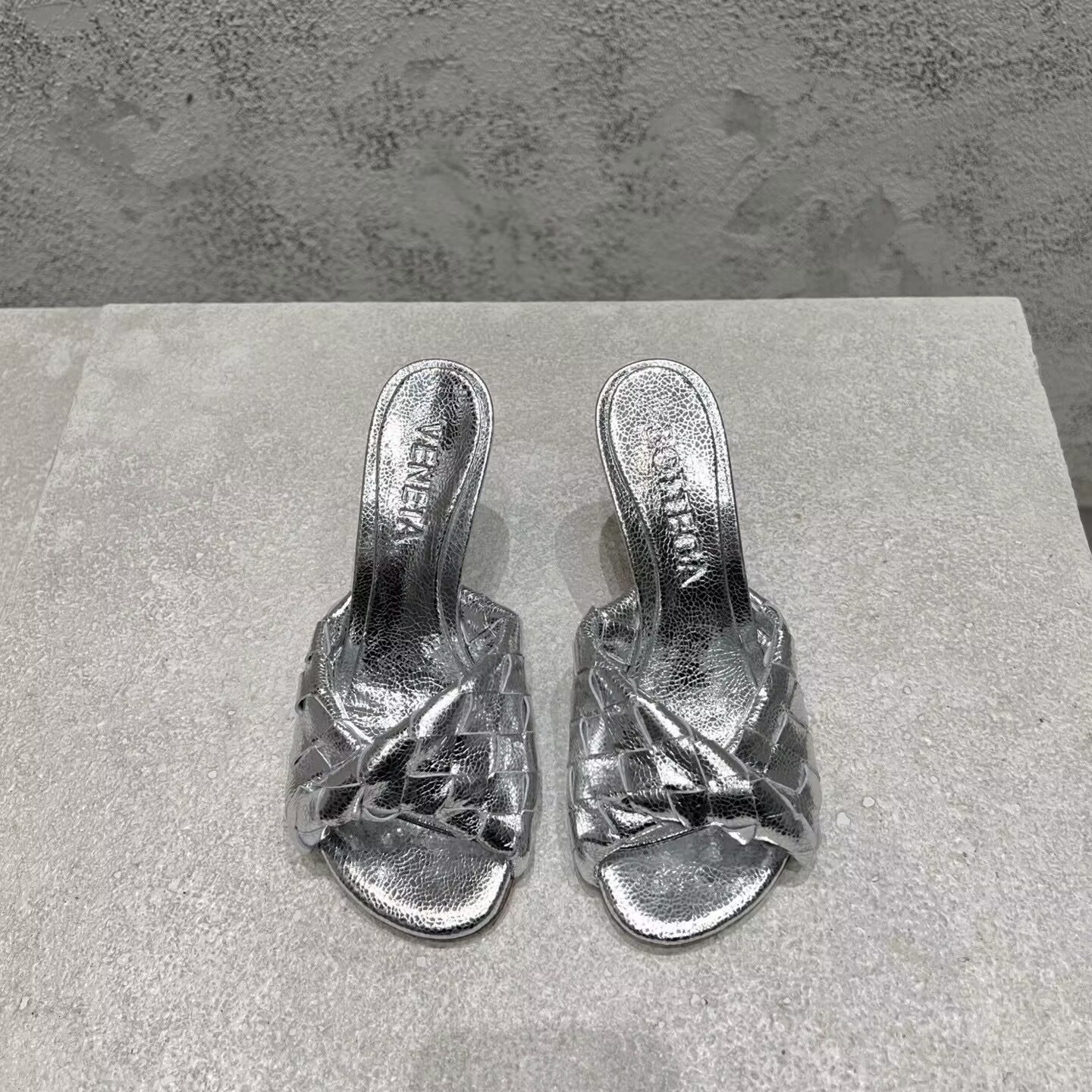 UA B0tt*ga Ven*ta Blink Slides