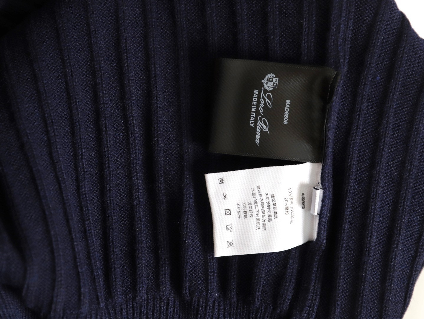 L0r0 P1ana LP knitting Sweaters