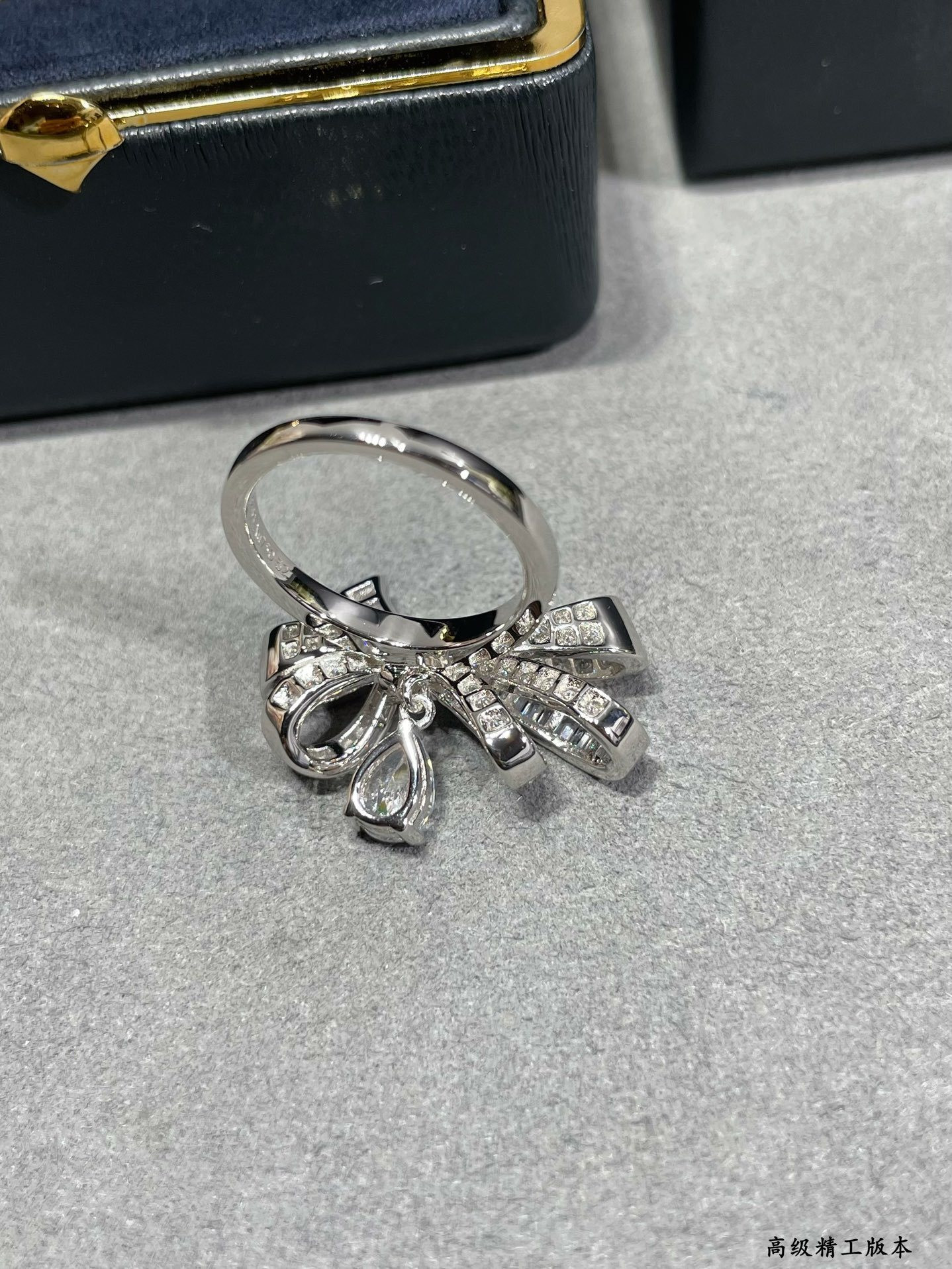 Graff Bowknot Ring with Rhinestones Ag925