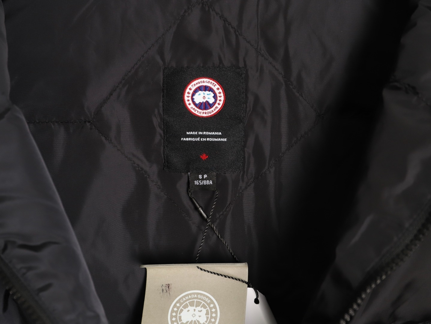Can*a G00se Short Puffer jacket