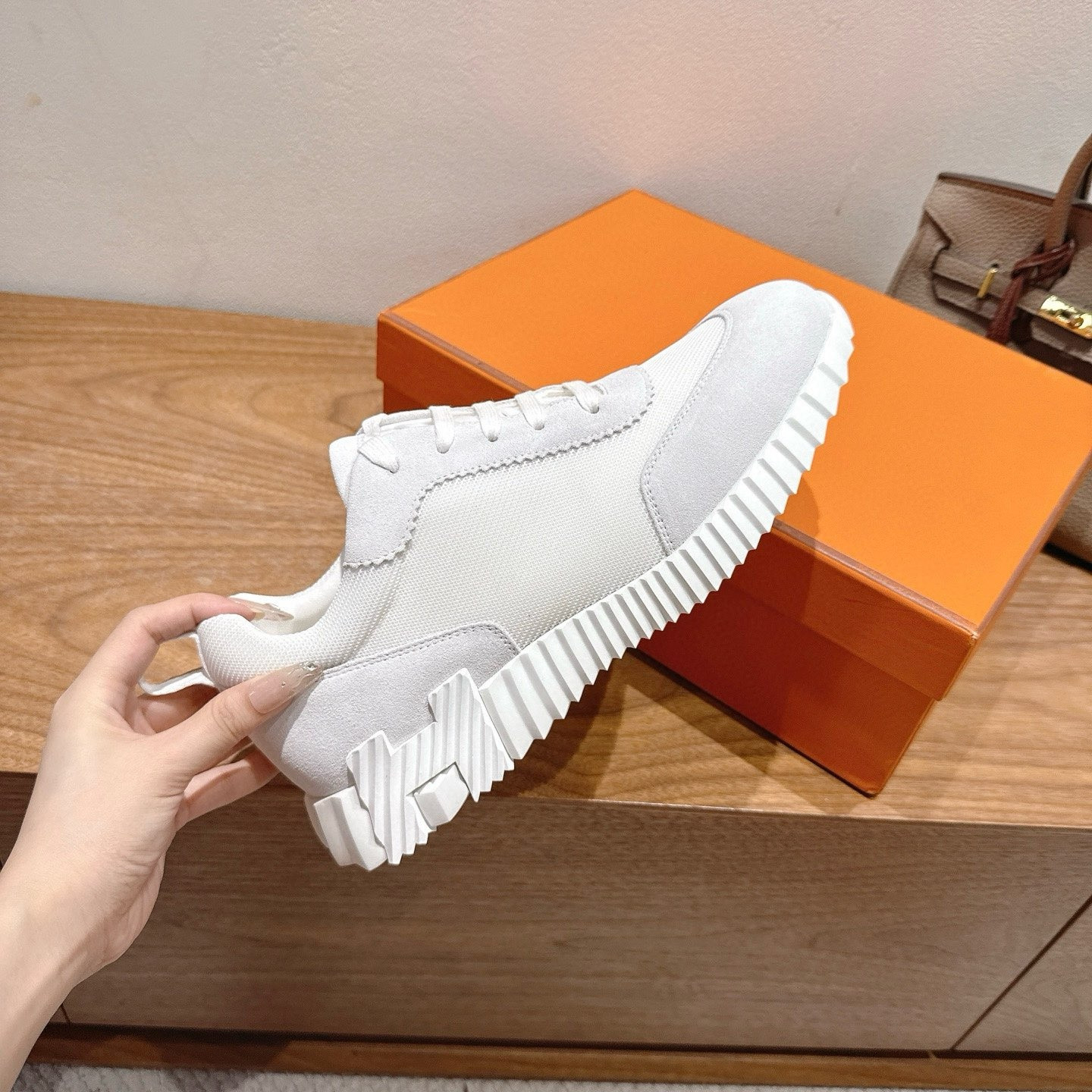 UA H**me5 Bouncing Sneaker