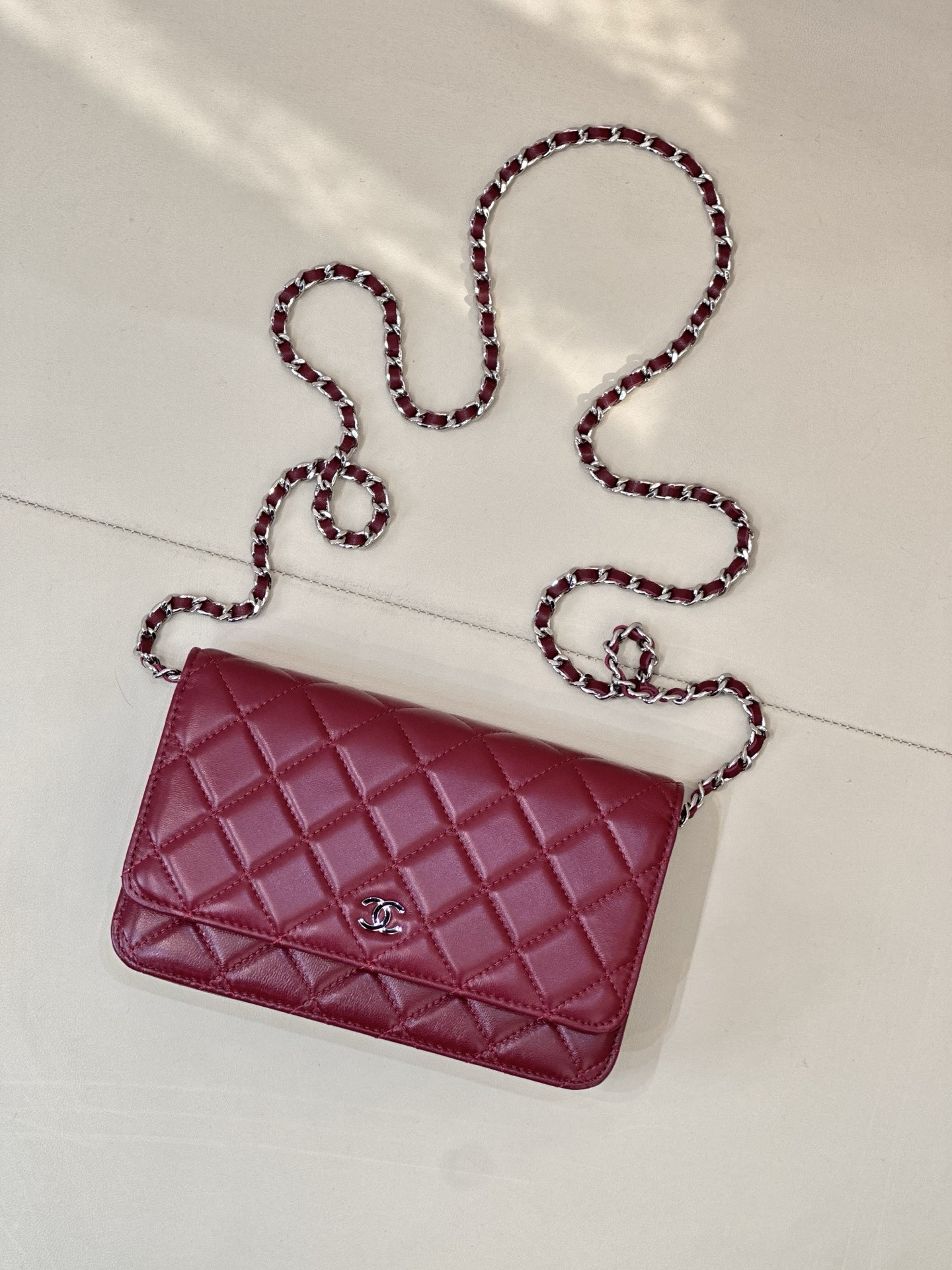 Ch**el WOC CLASSIC WALLET ON CHAIN 13x19cm