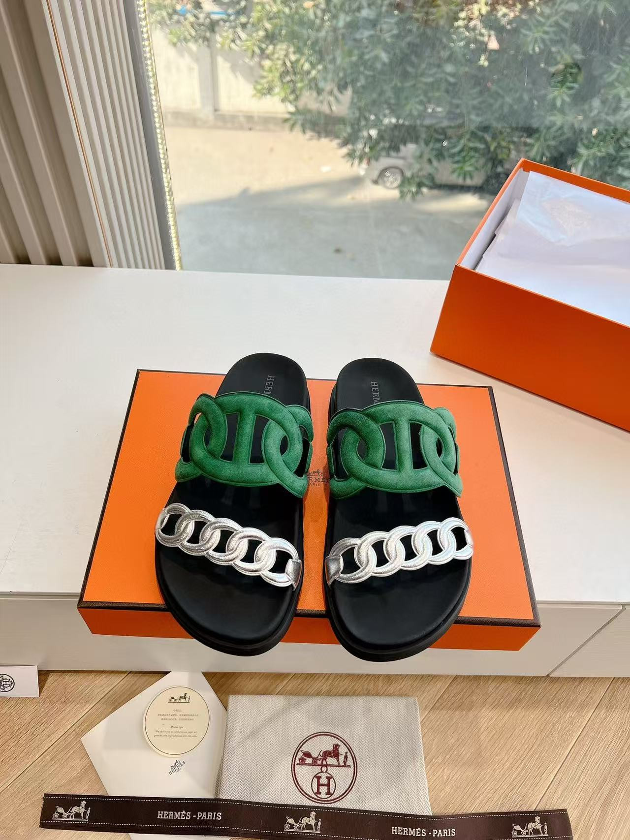 UA H**me5 Extra sandal