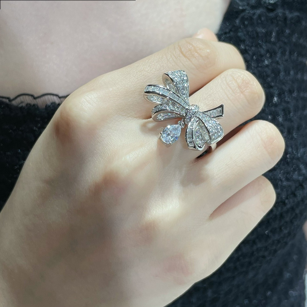 Graff Bowknot Ring with Rhinestones Ag925