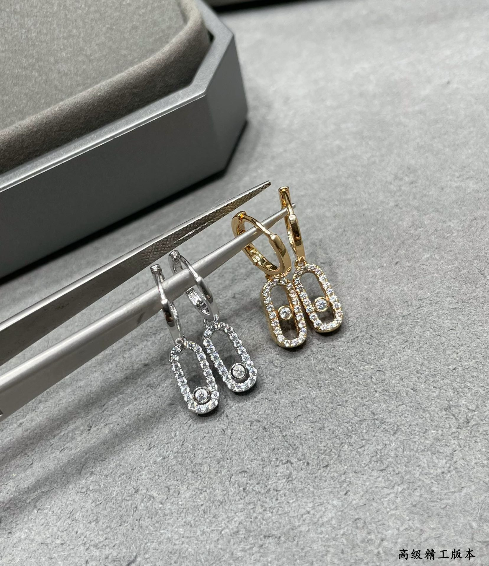 Mes1kaa single d1am0nd hoop earrings