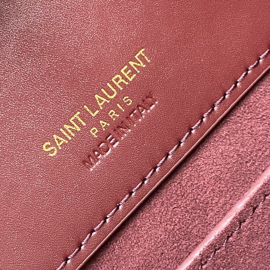 Y51 LE 37 In Shiny Leather 17x20x13cm