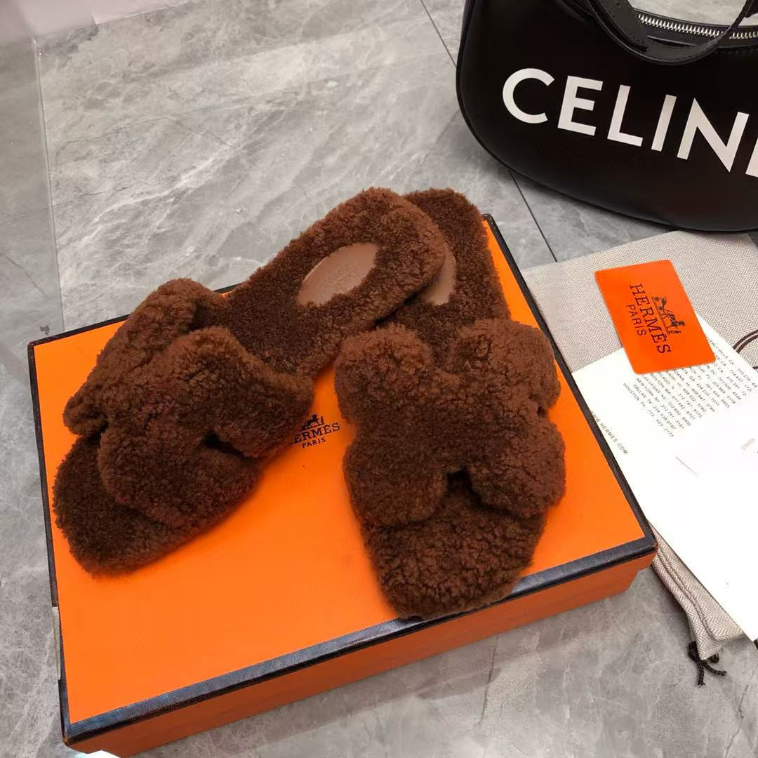 UA H**me5 Oran sandal
