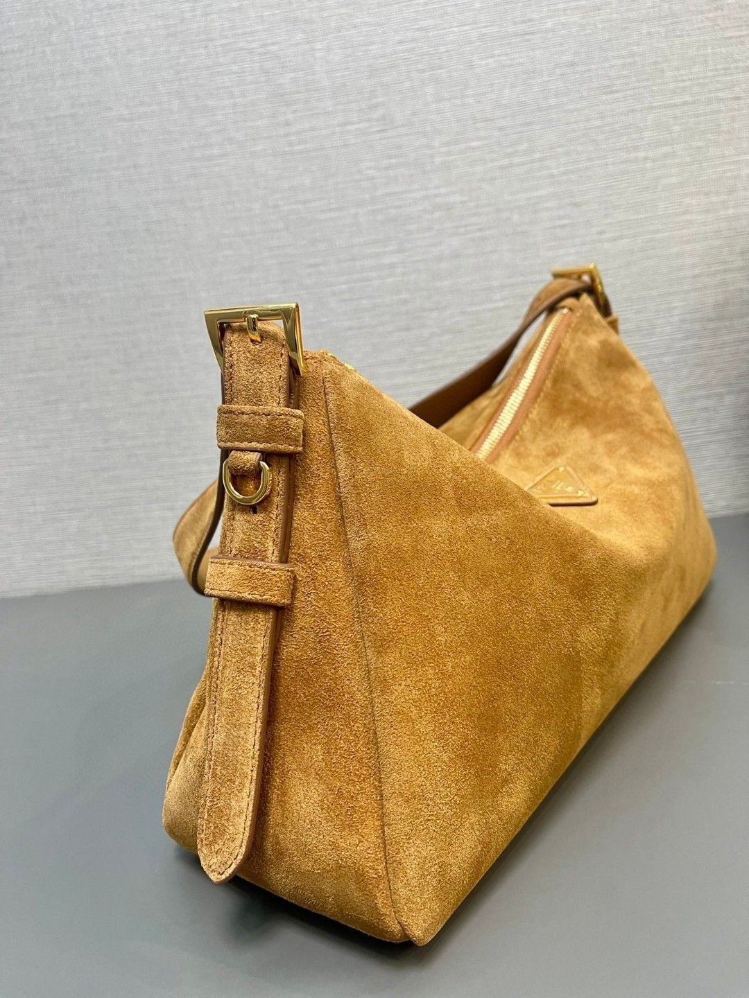 Pra*a Aimee Medium Shoulder Bag 31x18x10cm
