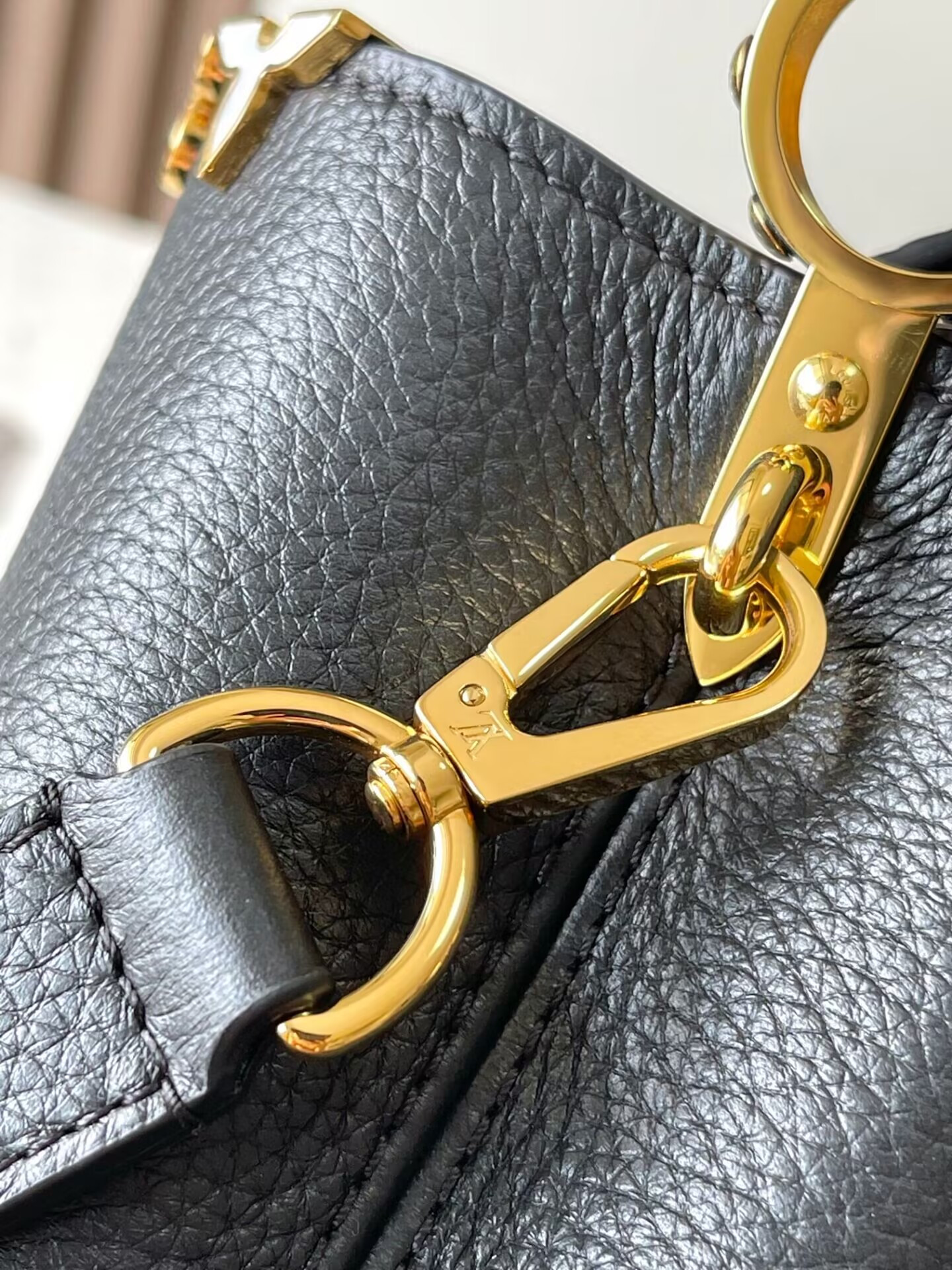LV Capucines Mini M11342 21x14x8cm