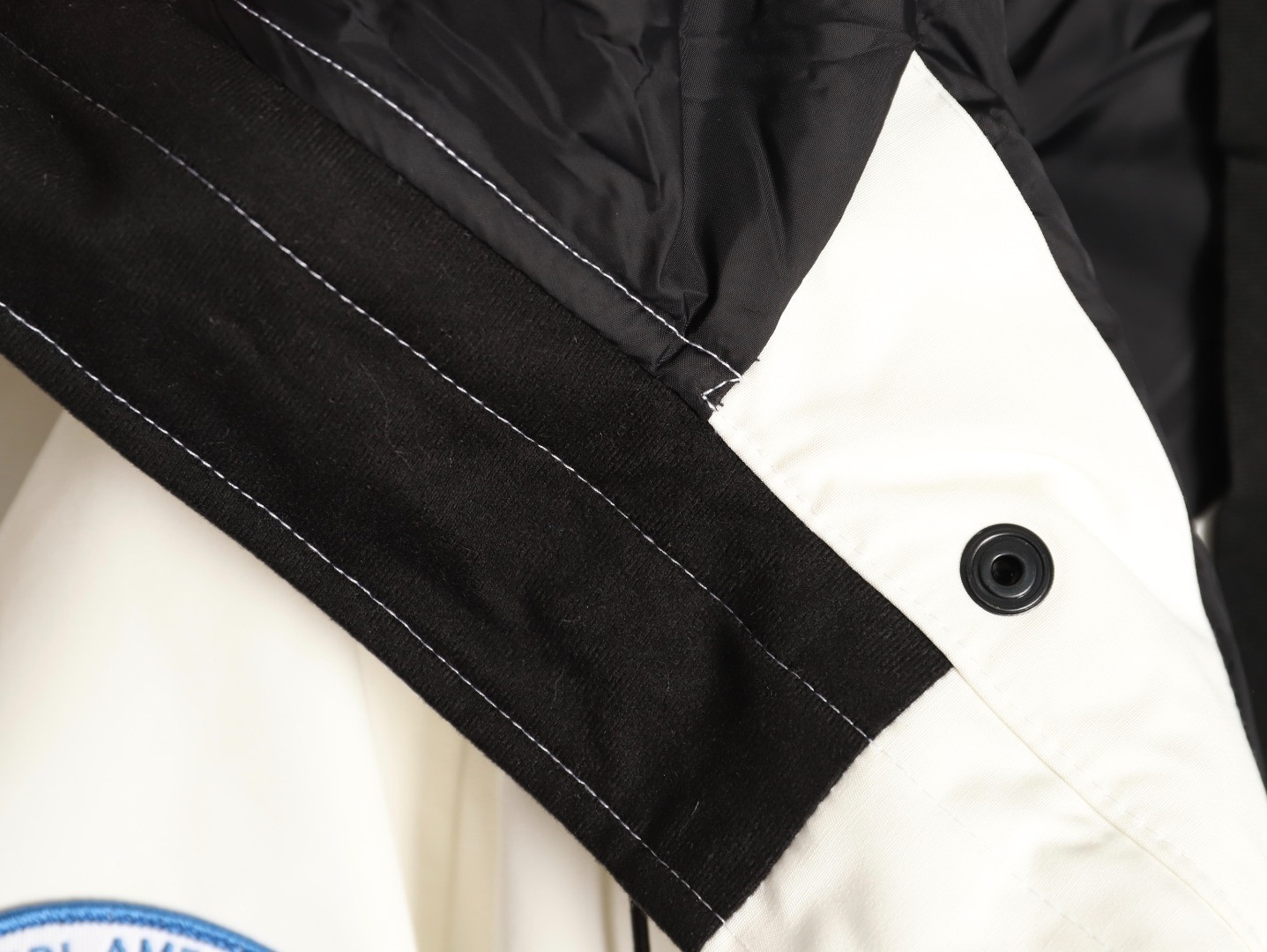 Can*a G00se Short Puffer jacket