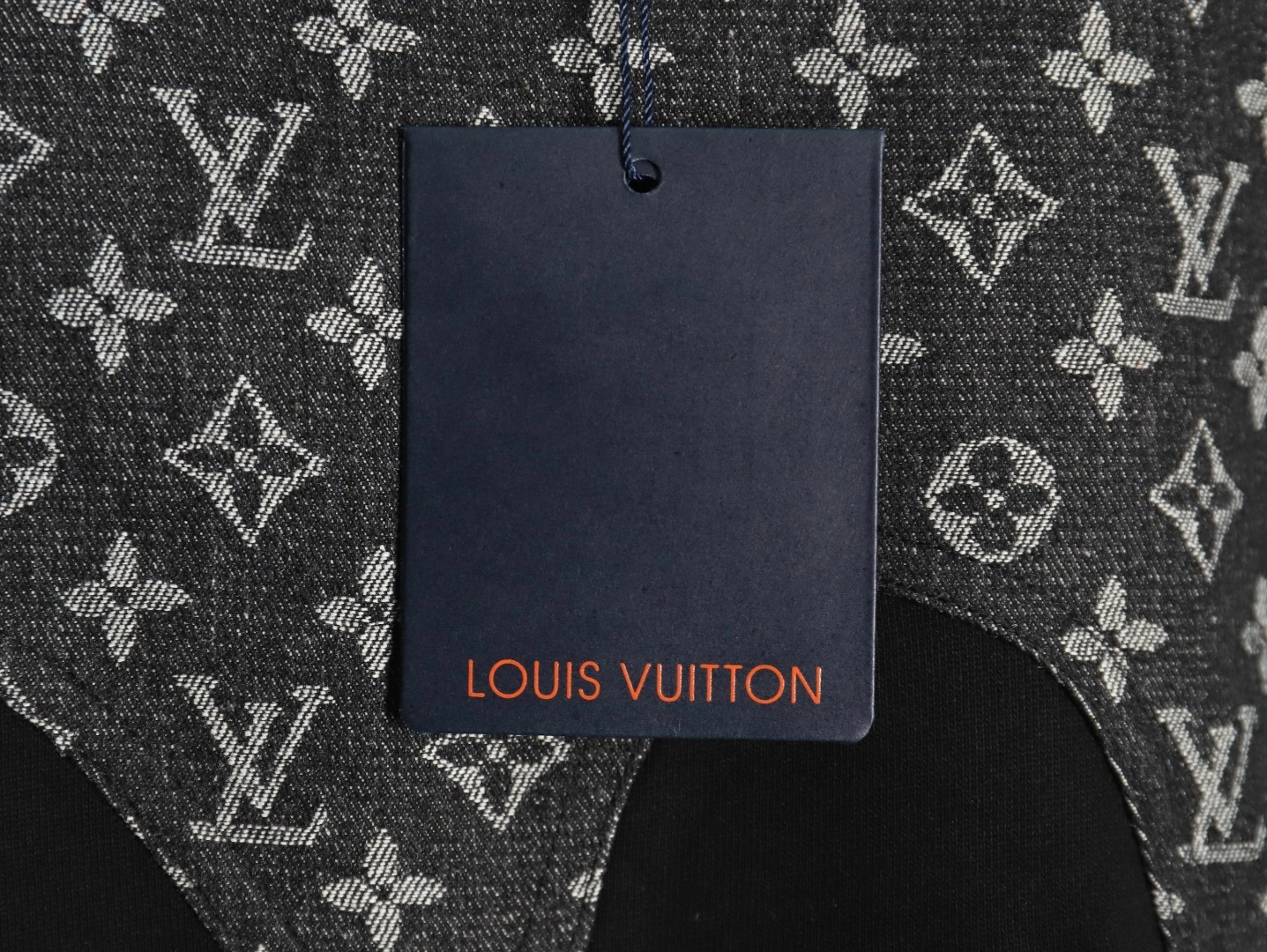 L0vis Vvtt0n Hoodies