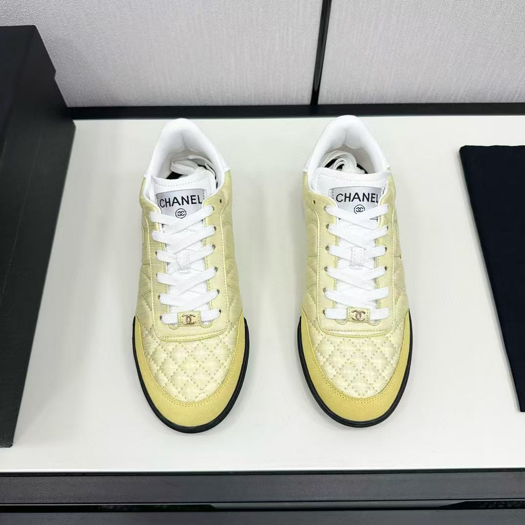 UA Ch**el SNEAKER