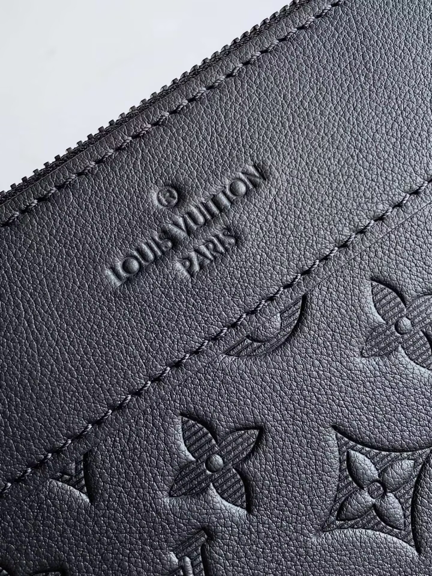 LV Pochette Voyage Souple M82545 32x21x8cm