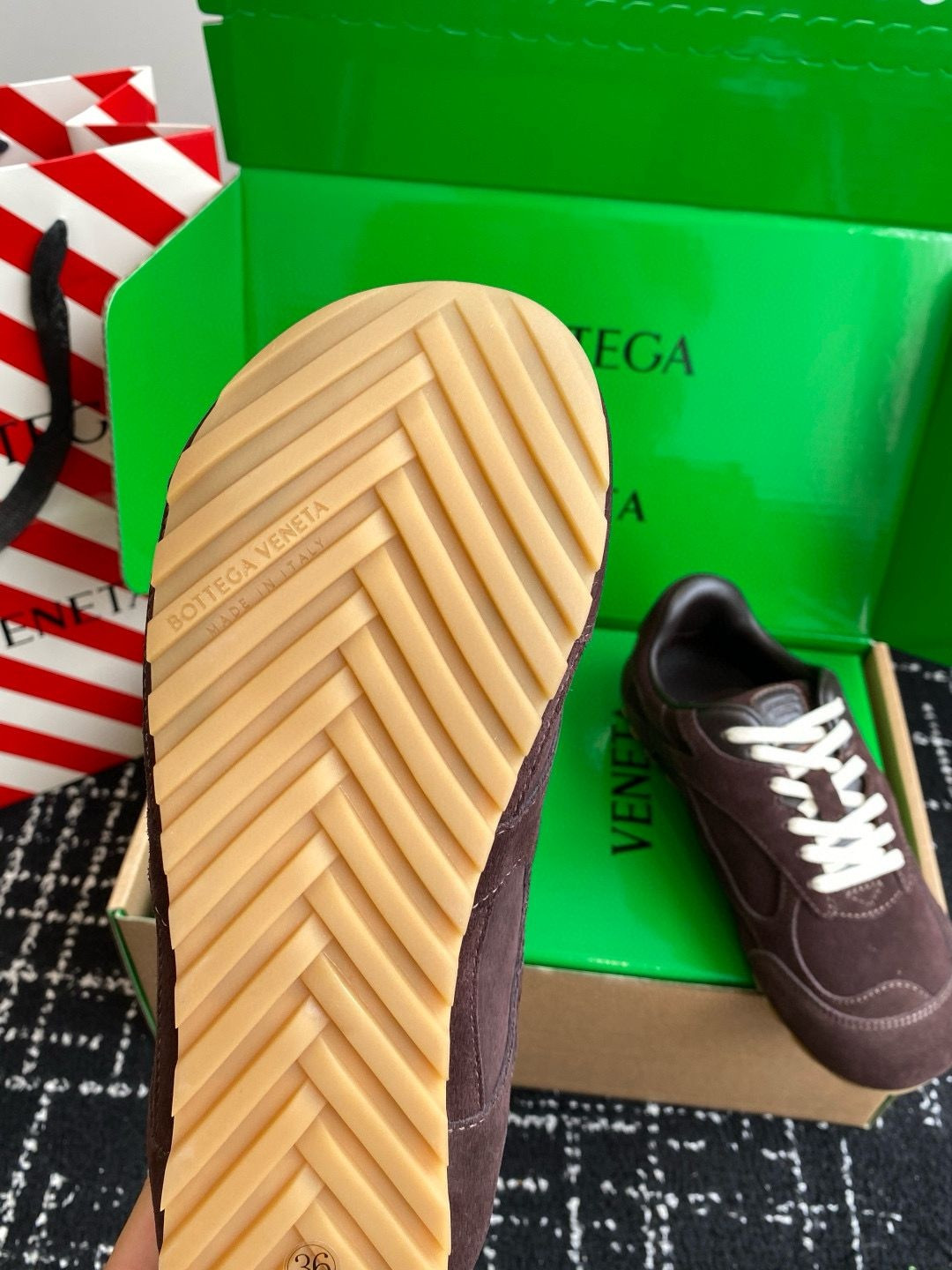 UA B0tt*ga Ven*ta Orbit Flash Sneaker