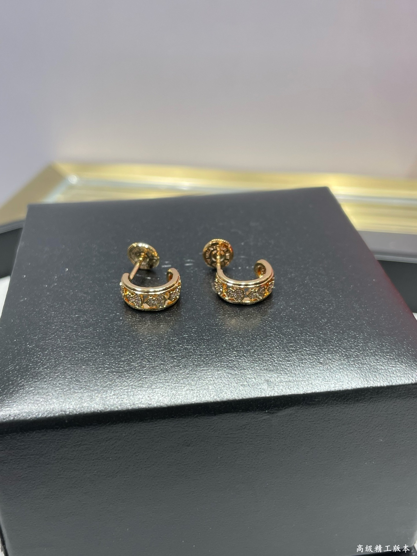Qeelin Circle Gourd Earrings