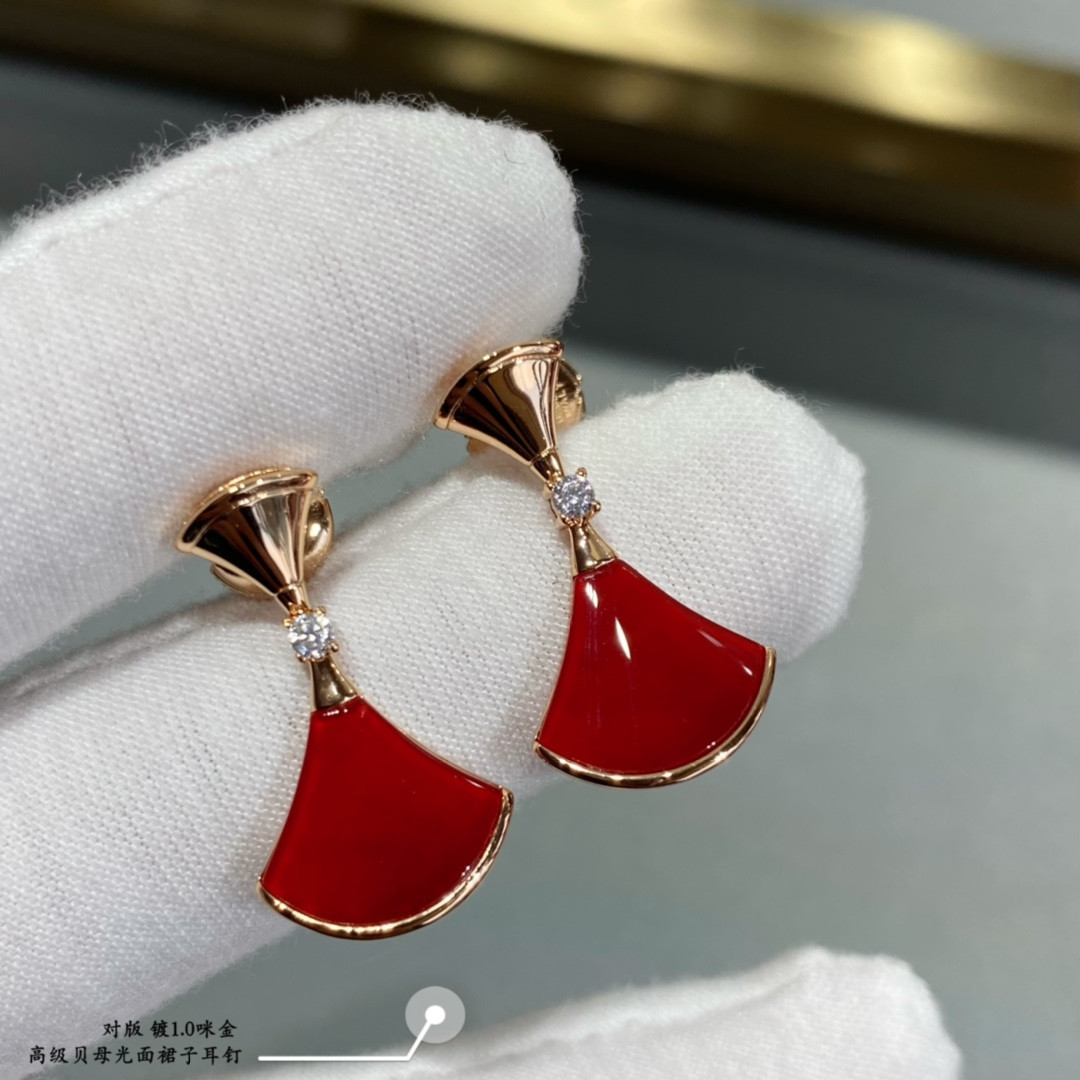 Bv1g*ai Glossy Scalloped Skirt Earrings