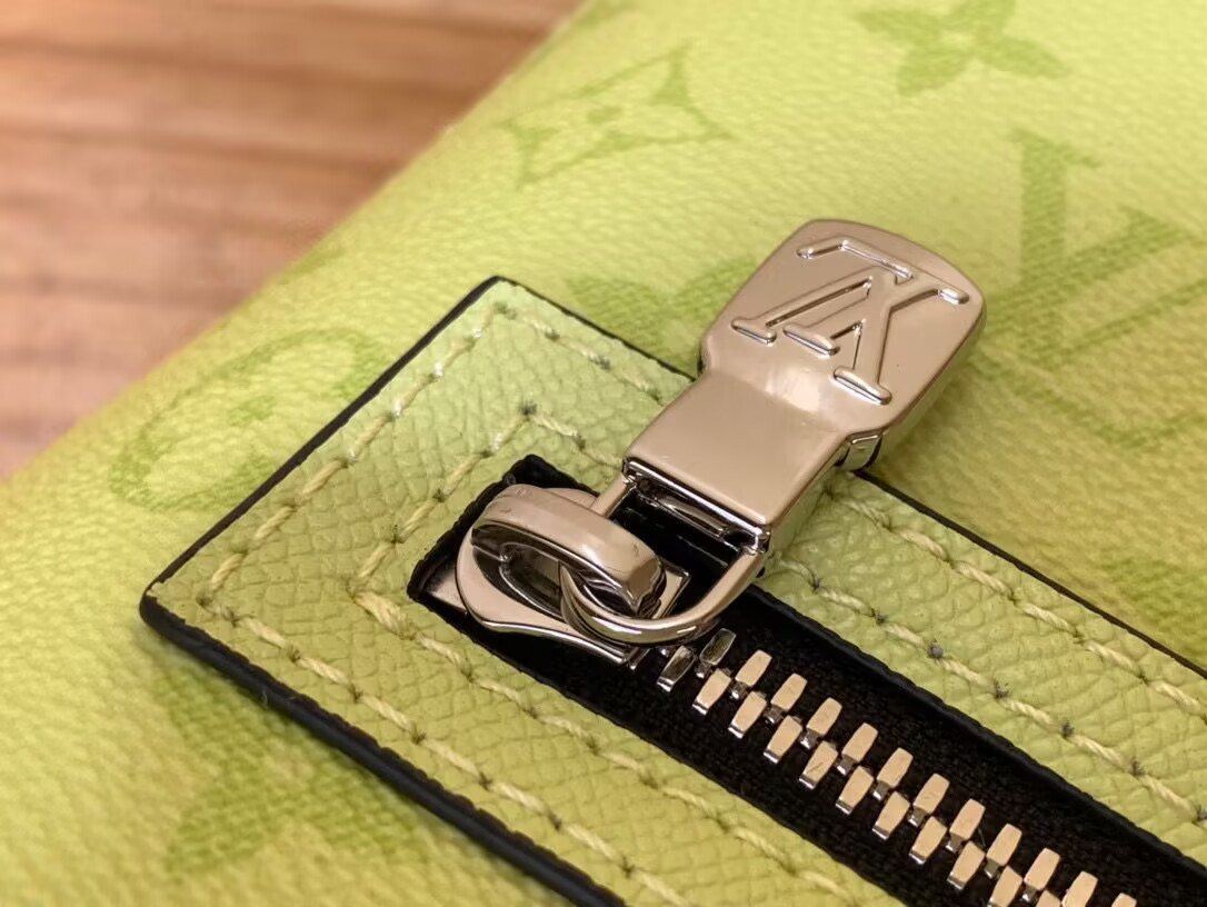 LV Discovery Slim Backpack M14076 28 x 38 x 13 cm
