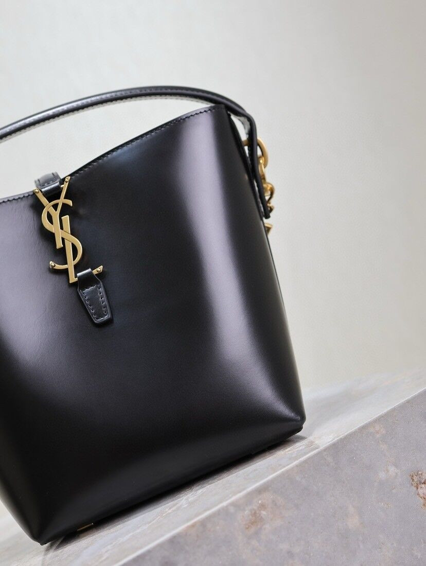 Y51 LE 37 In Shiny Leather 17x20x13cm