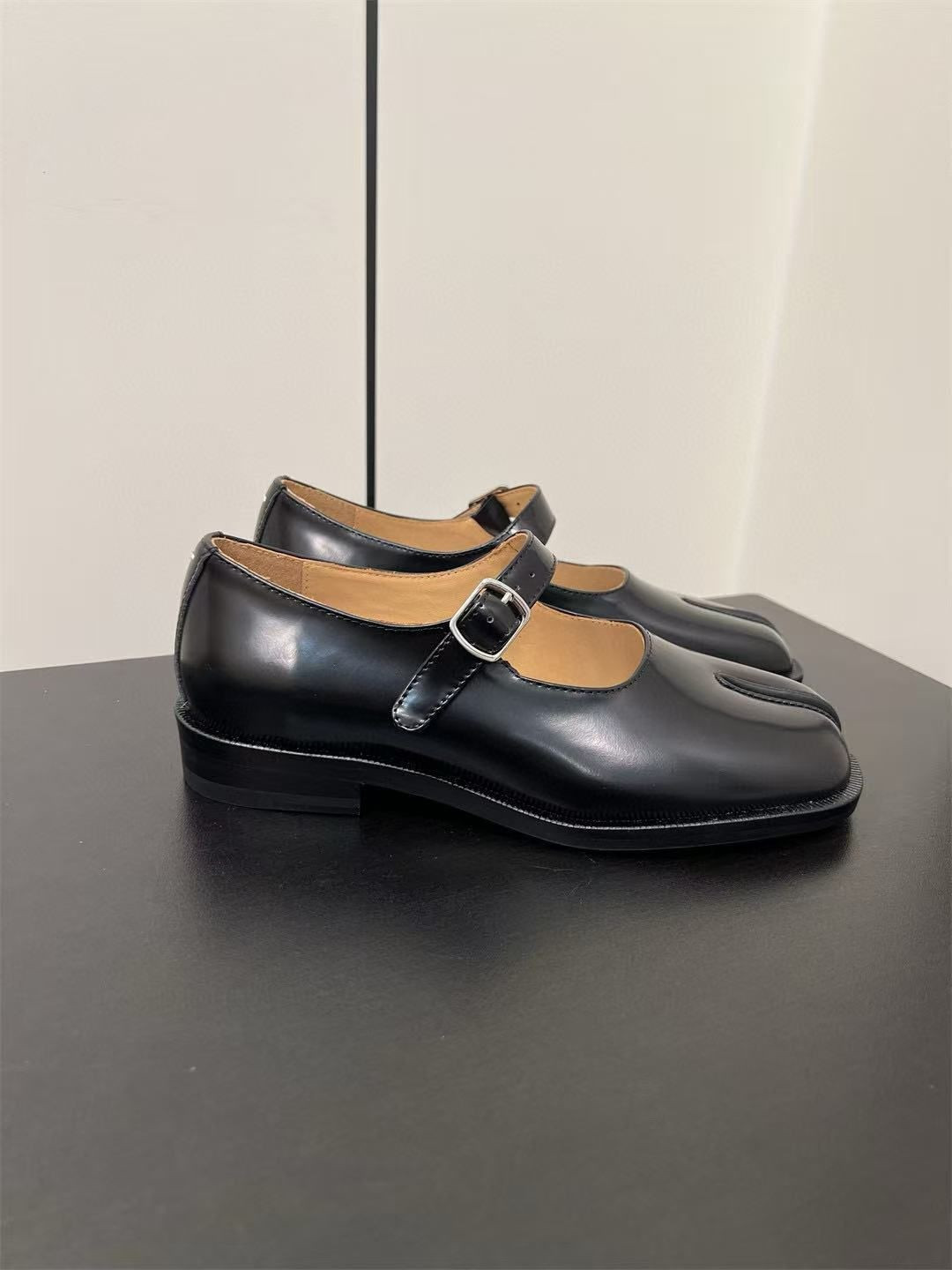 UA Ma1s0n Marg*e1a Mary Jane Shoes