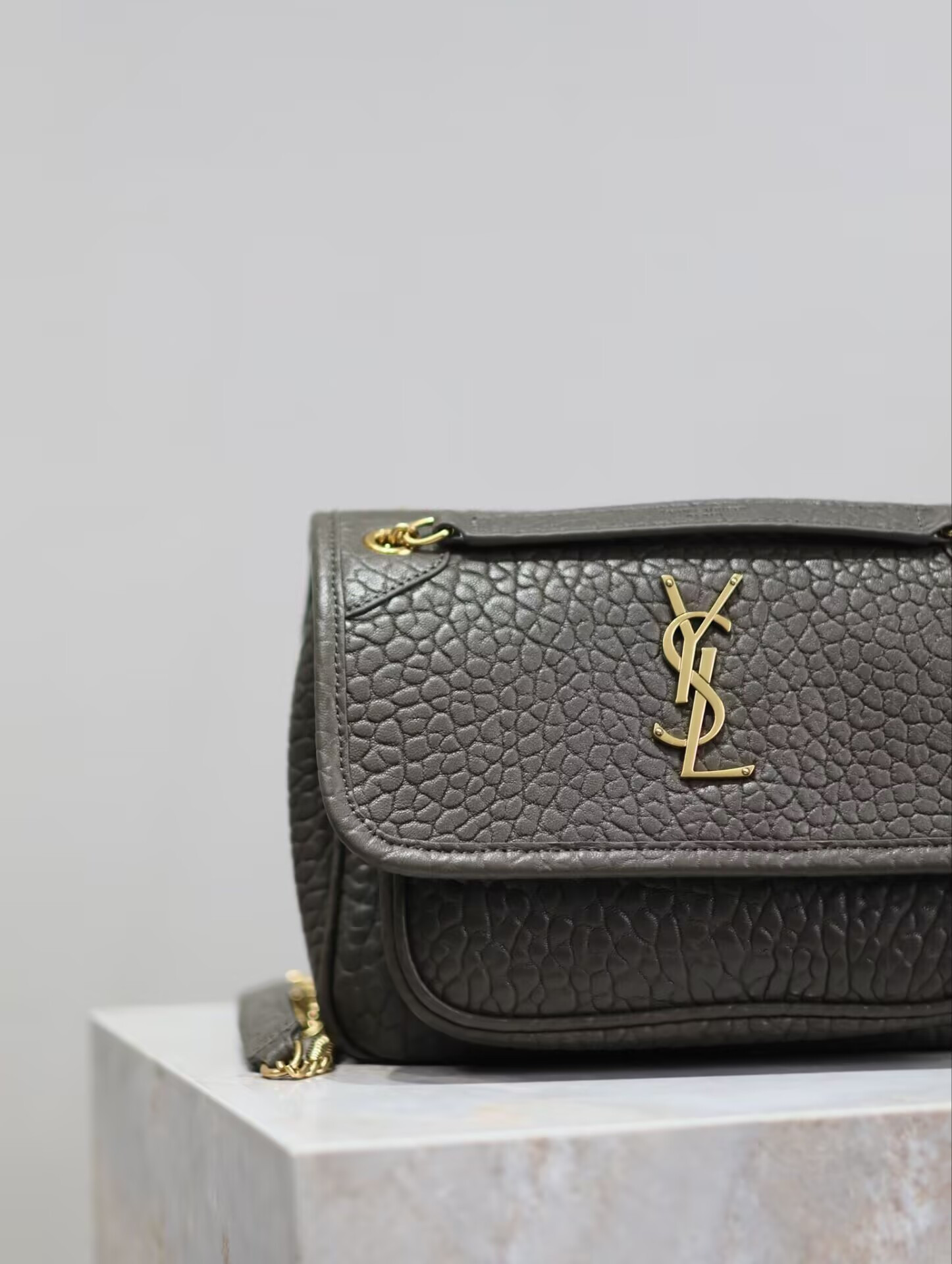Y51 niki in grained lambskin 828736 22x16.5x12cm