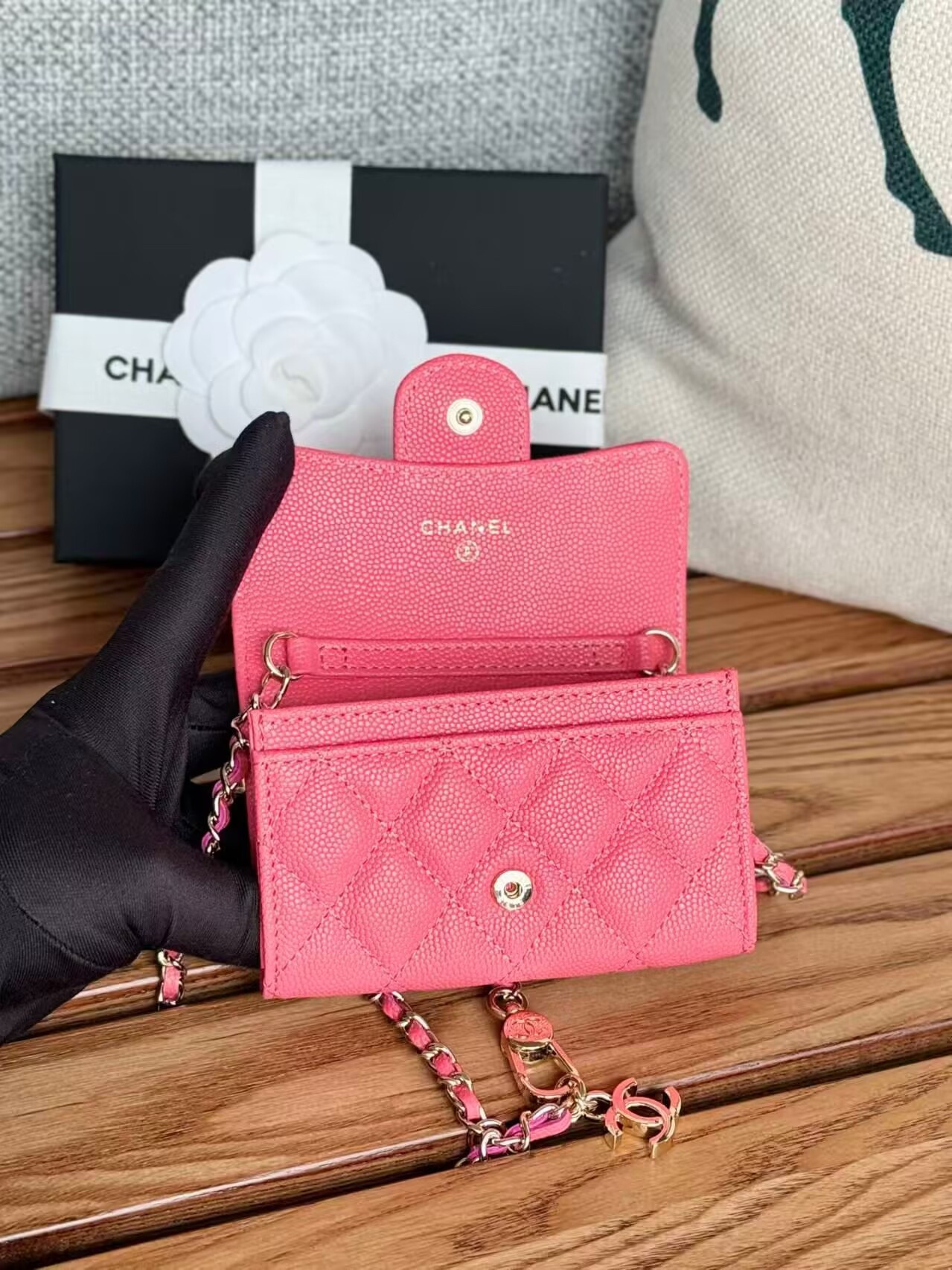 Ch**el Wallet on Chain 11x7.5x2cm