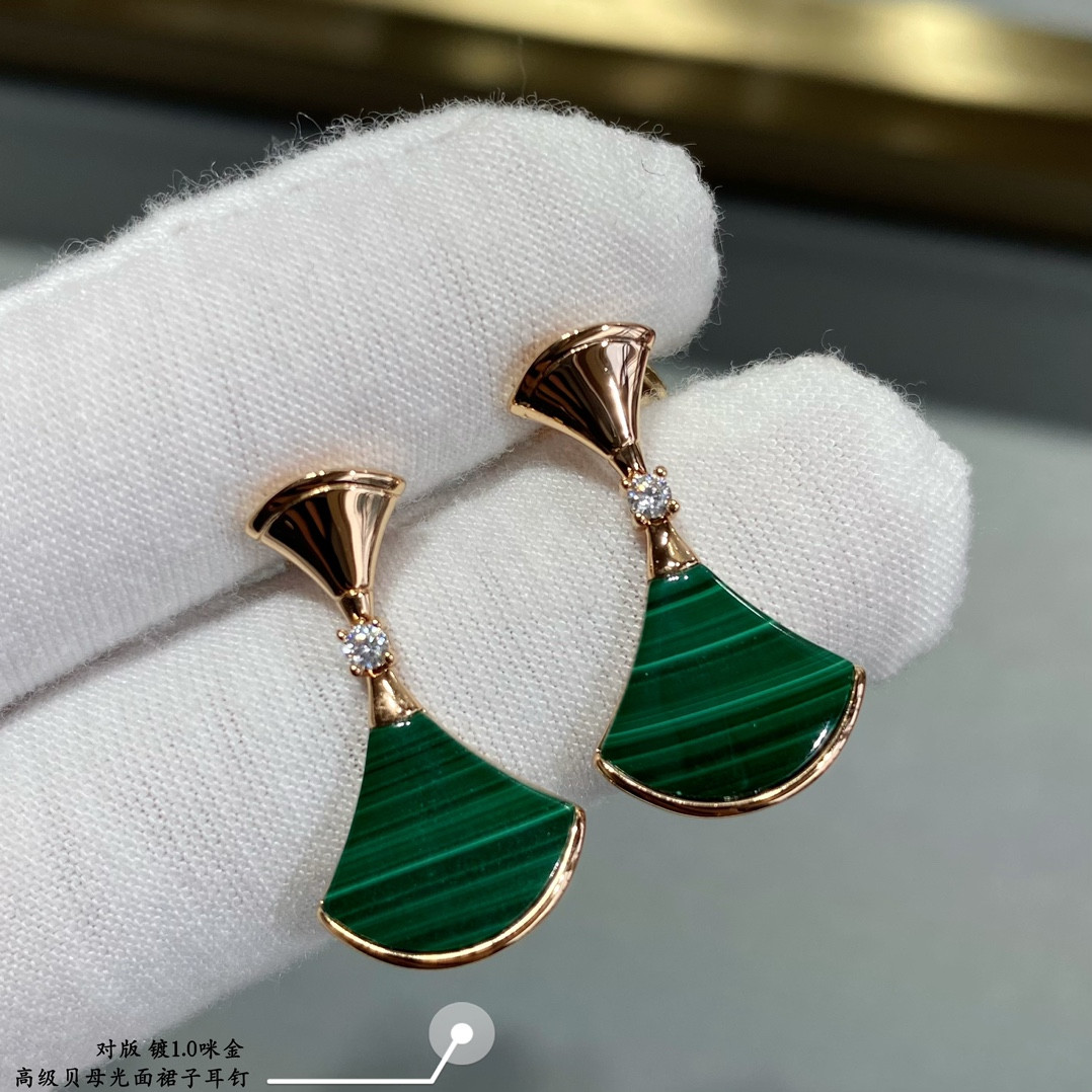 Bv1g*ai Glossy Scalloped Skirt Earrings