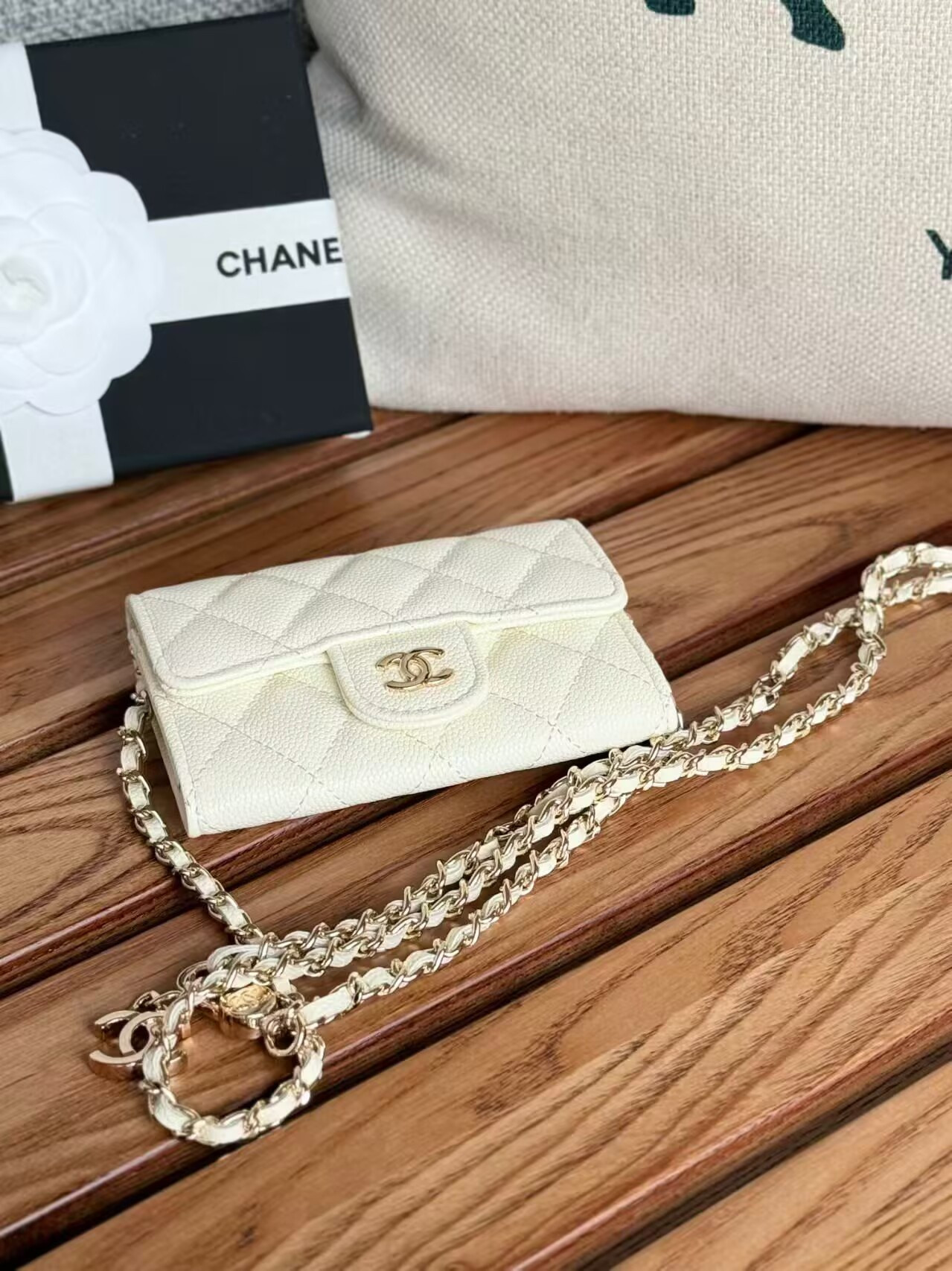 Ch**el Wallet on Chain 11x7.5x2cm