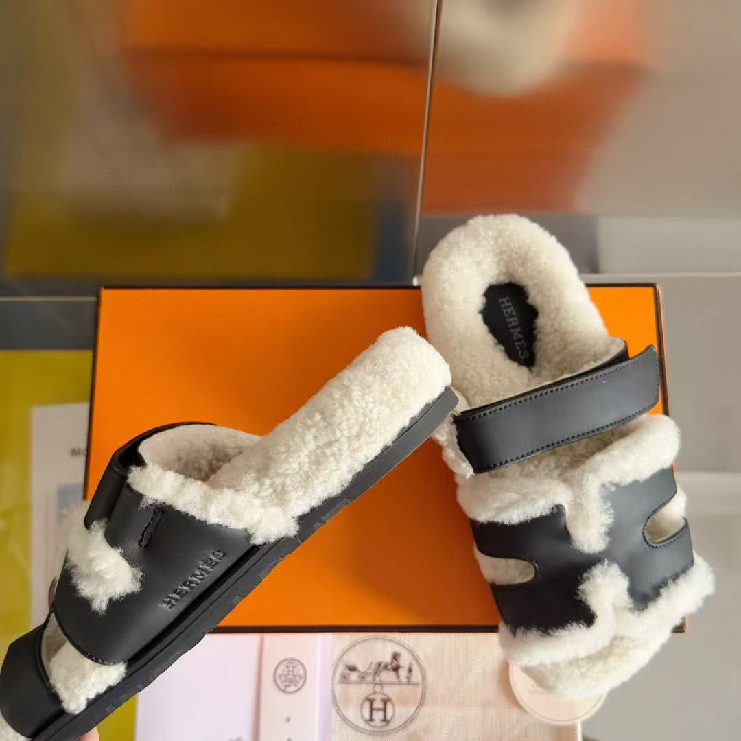 UA H**me5 Chypre sandal