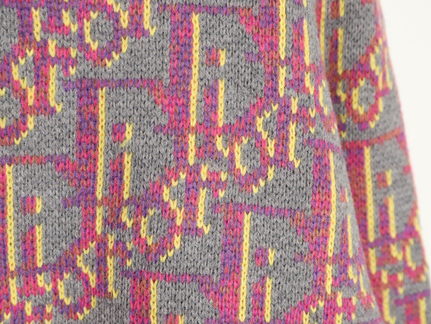 D10r CD Sweaters