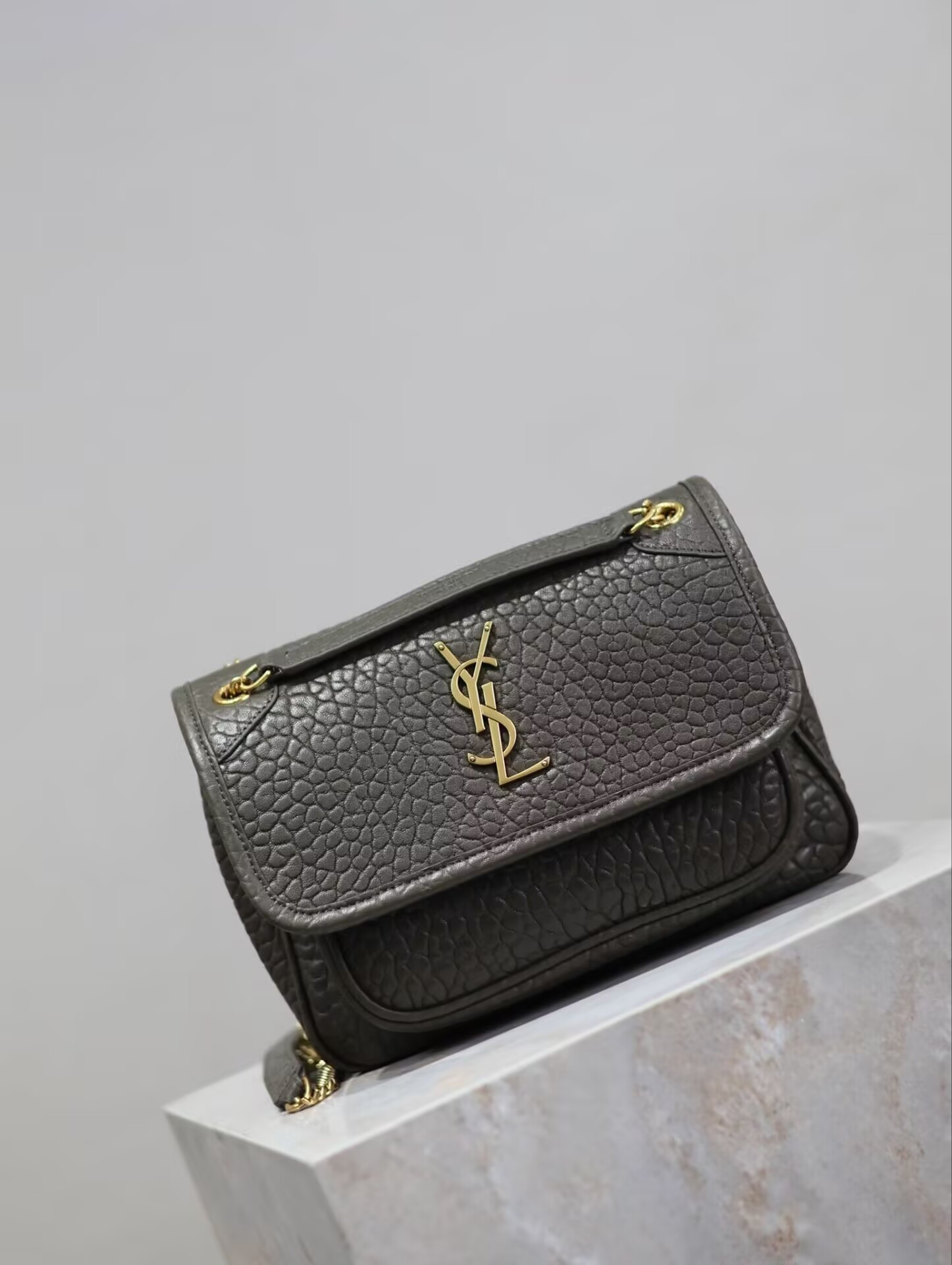 Y51 niki in grained lambskin 828736 22x16.5x12cm