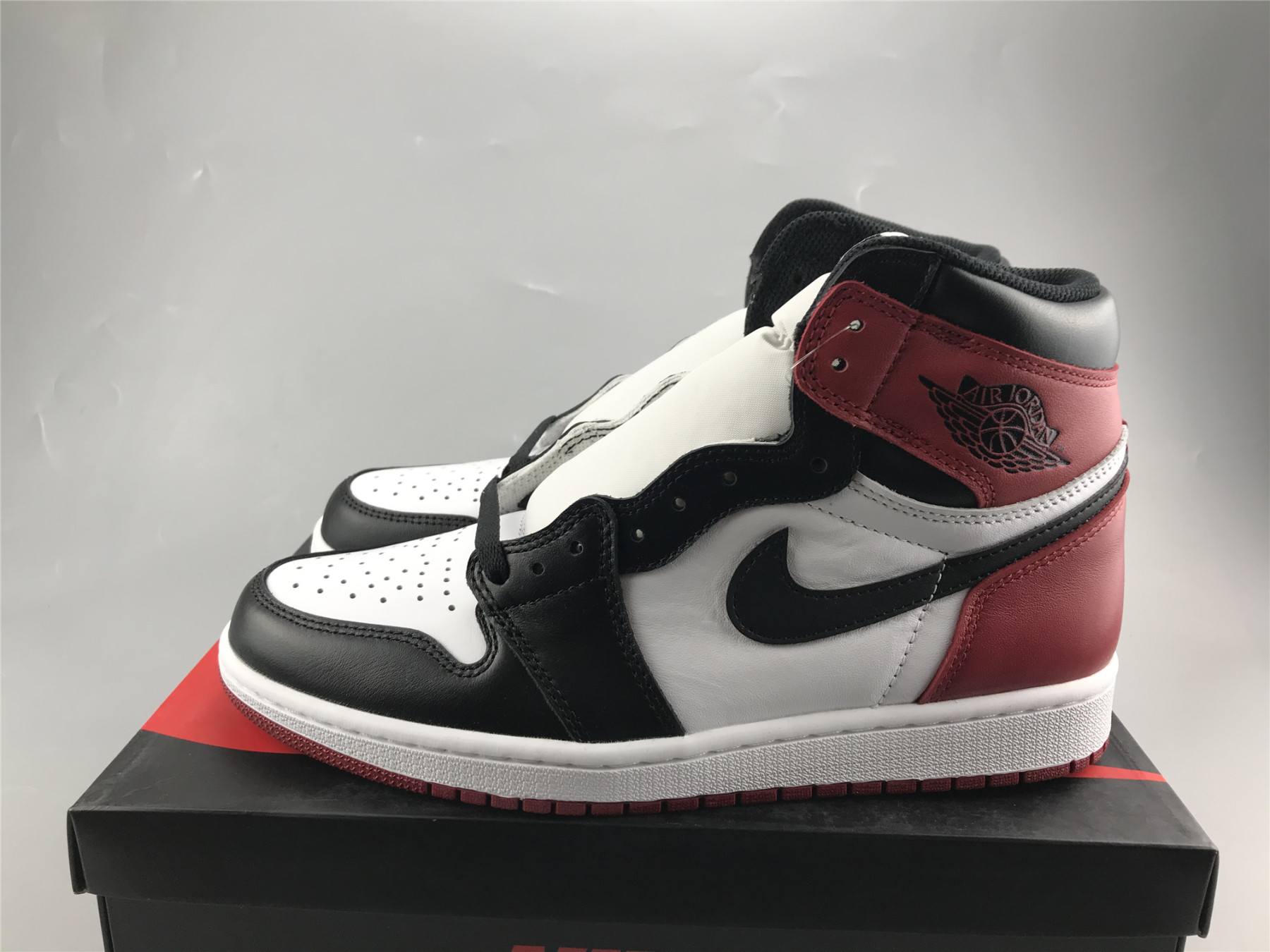 UA AIR JORDAN 1 RETRO HIGH OG BLACK TOE 2016 RELEASE