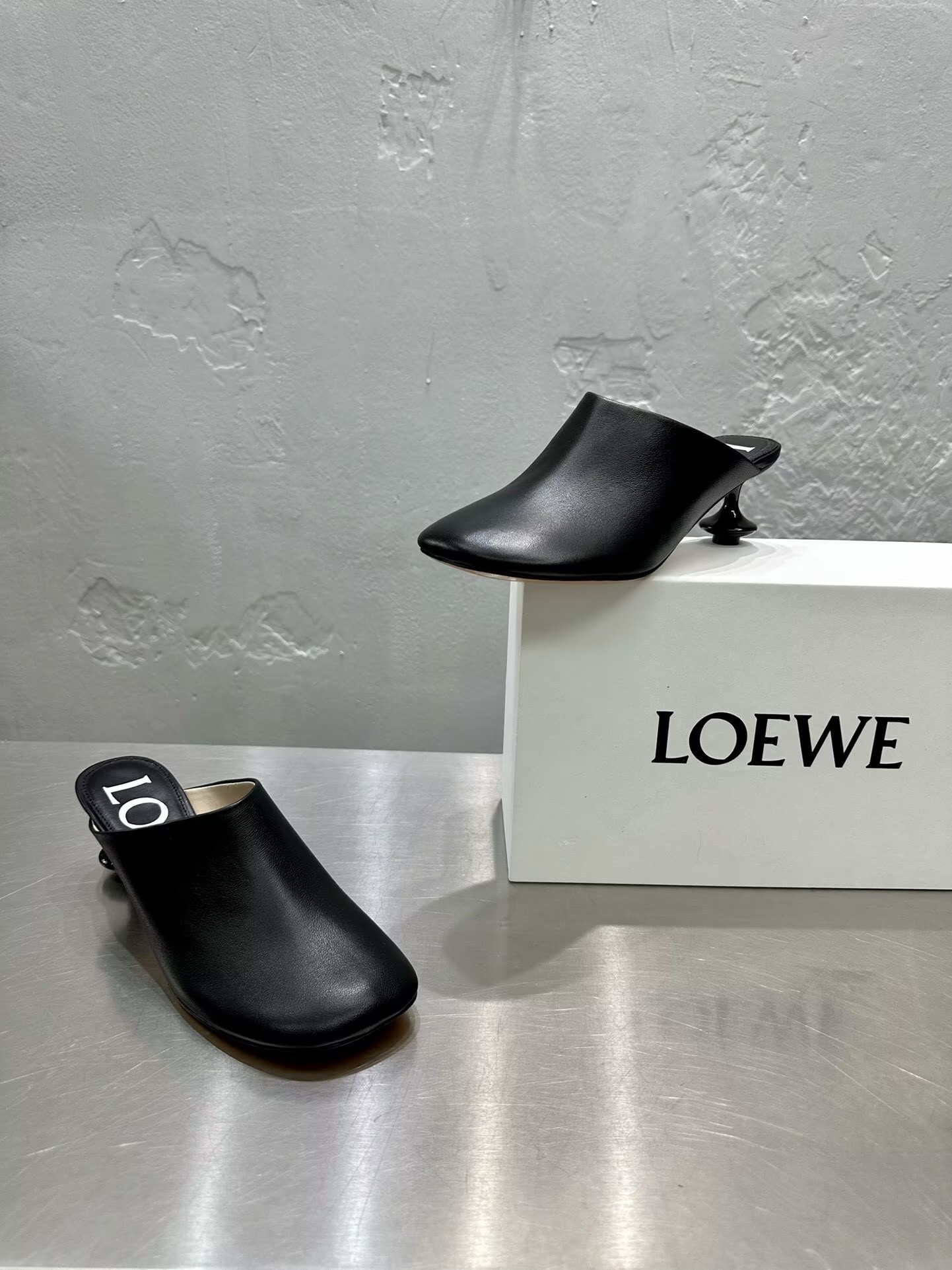 UA L0ew* Emily Mule