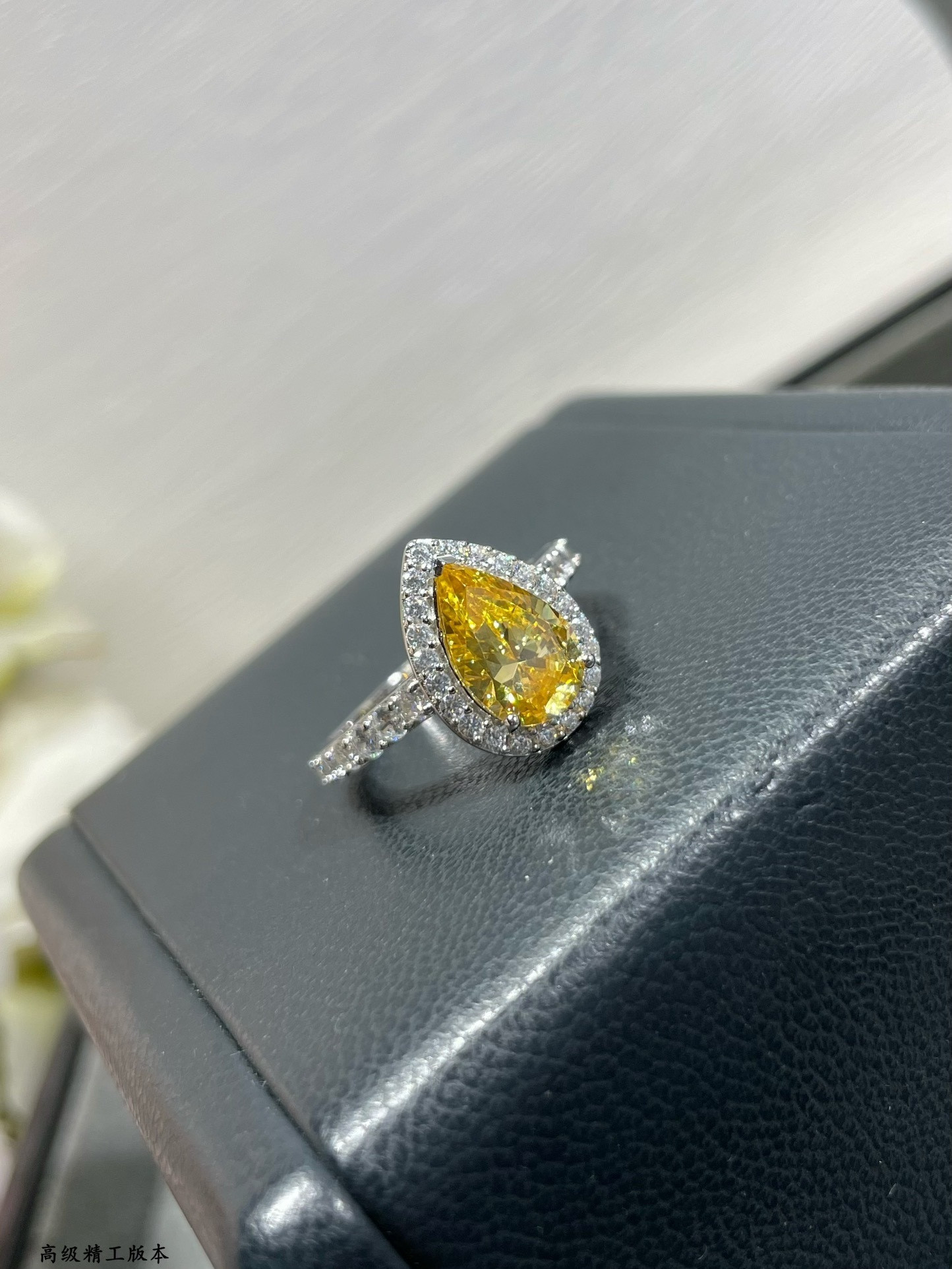 Graff Teardrop-shaped D1am0nd Ring Ag925
