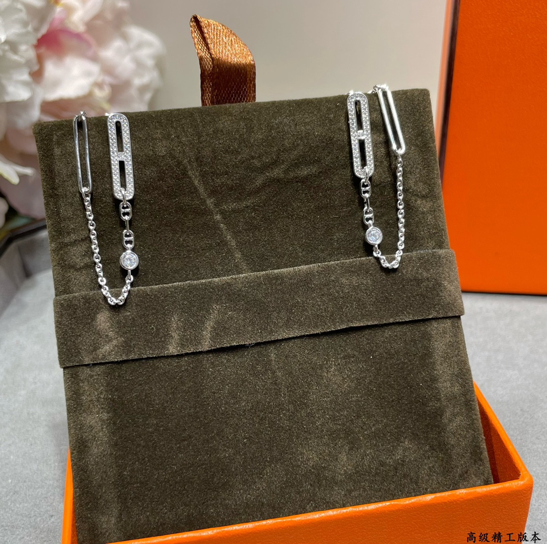 H**me5 Fully D1am0nd-Encrusted H Chain Stud Earrings