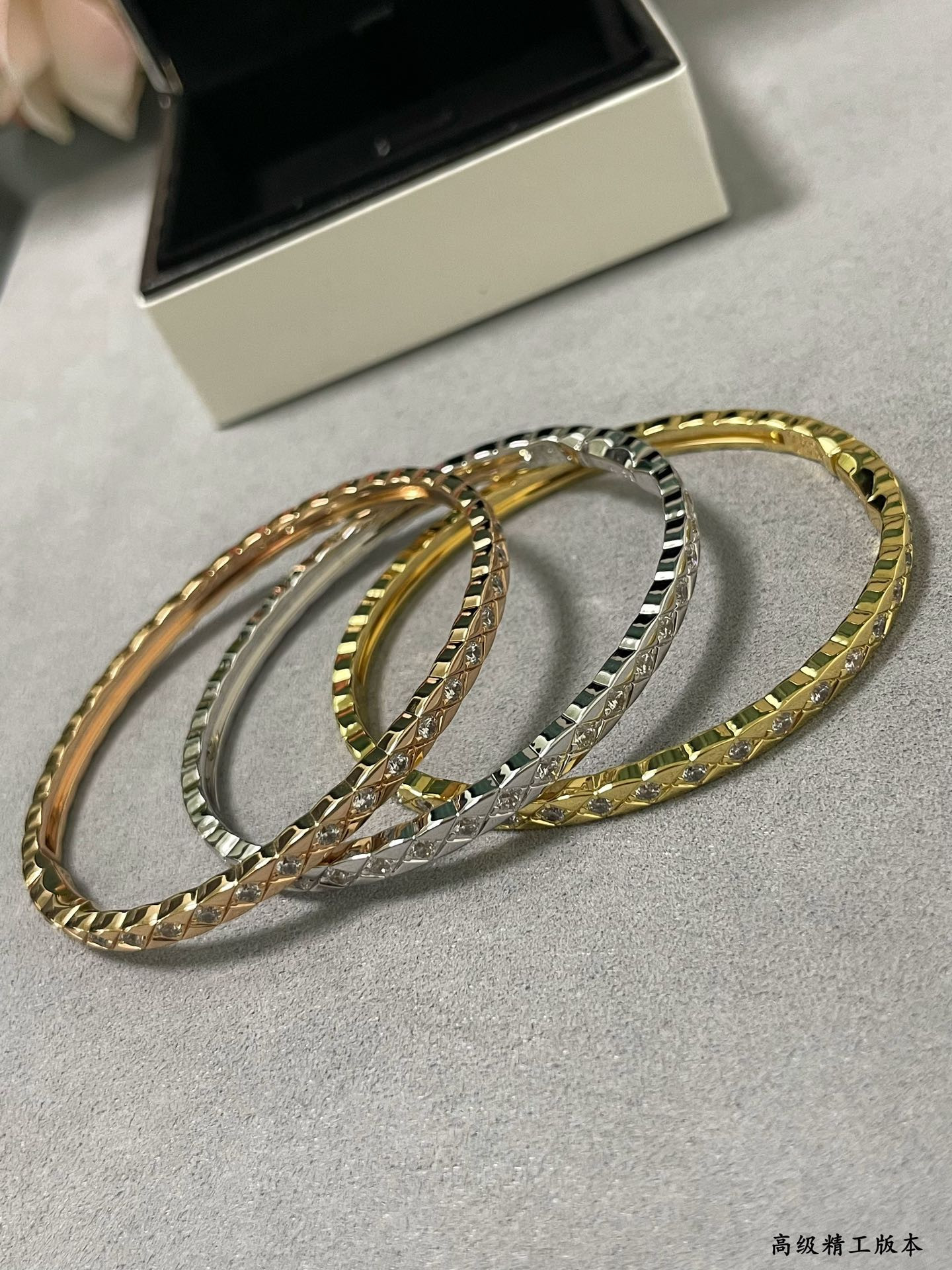 Ch**el Carved Finely carved narrow D1am0nd Bracelet
