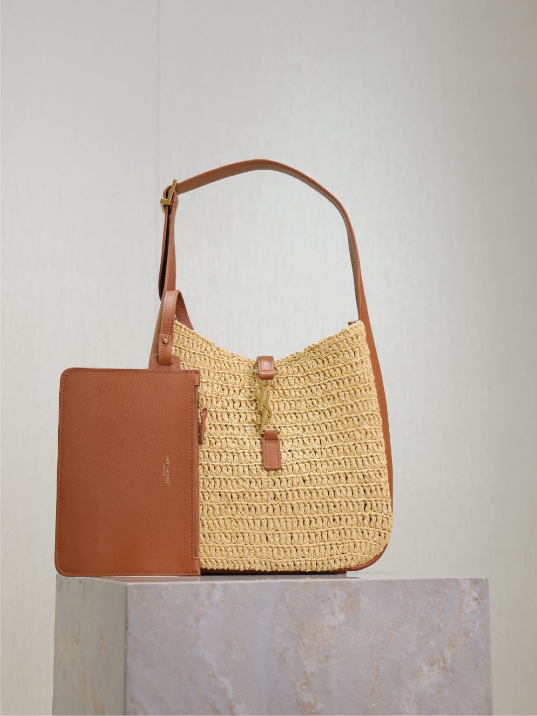 Y51 LE 5 À 7 S*pple Small in Raffia and leather 22 X  22 X 7-9 CM