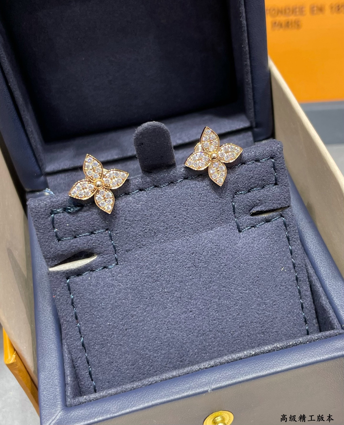 L0vis Vvtt0n Single flower full D1am0nd Earrings